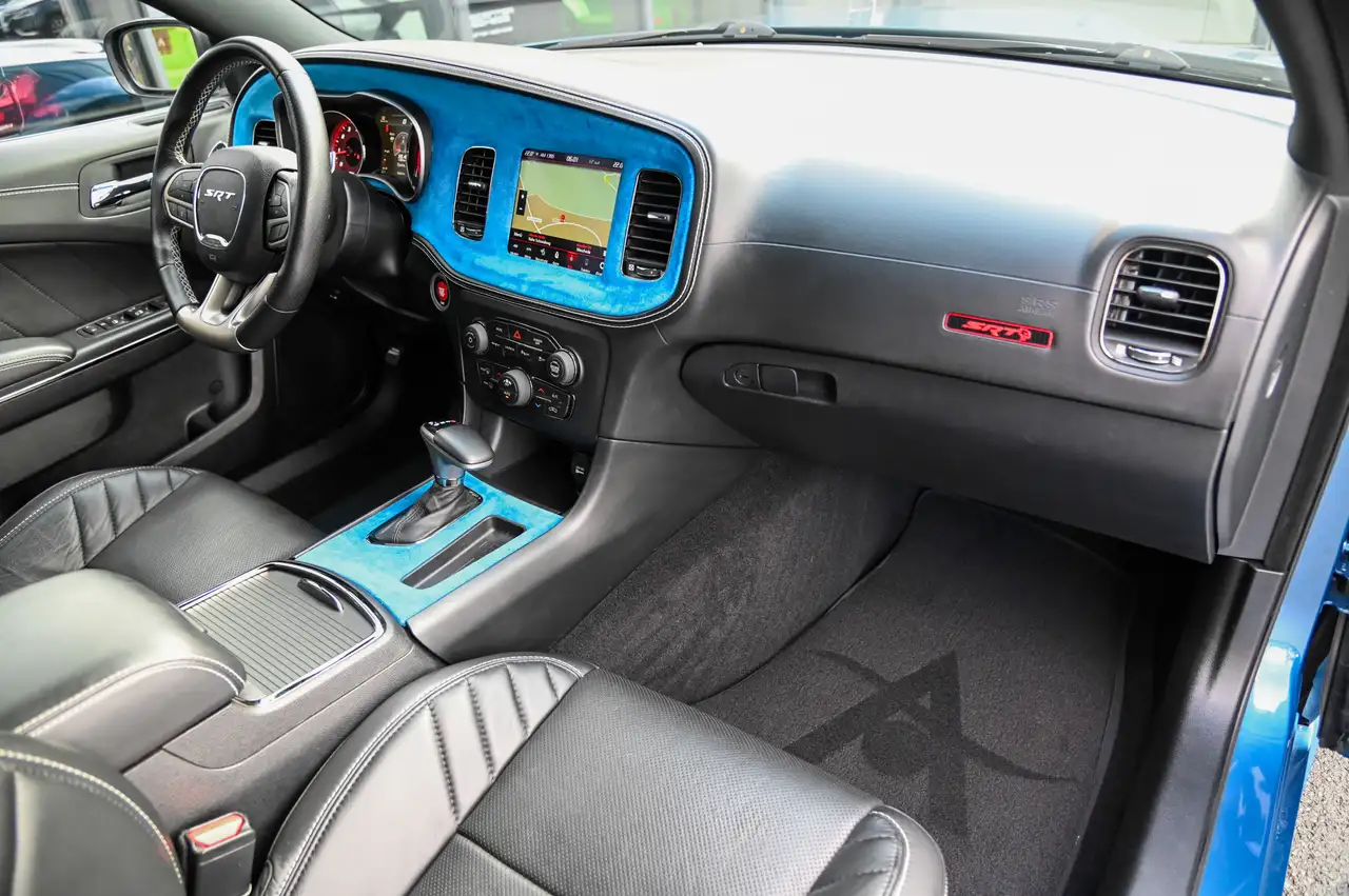 Dodge Charger 2022 — фото 11
