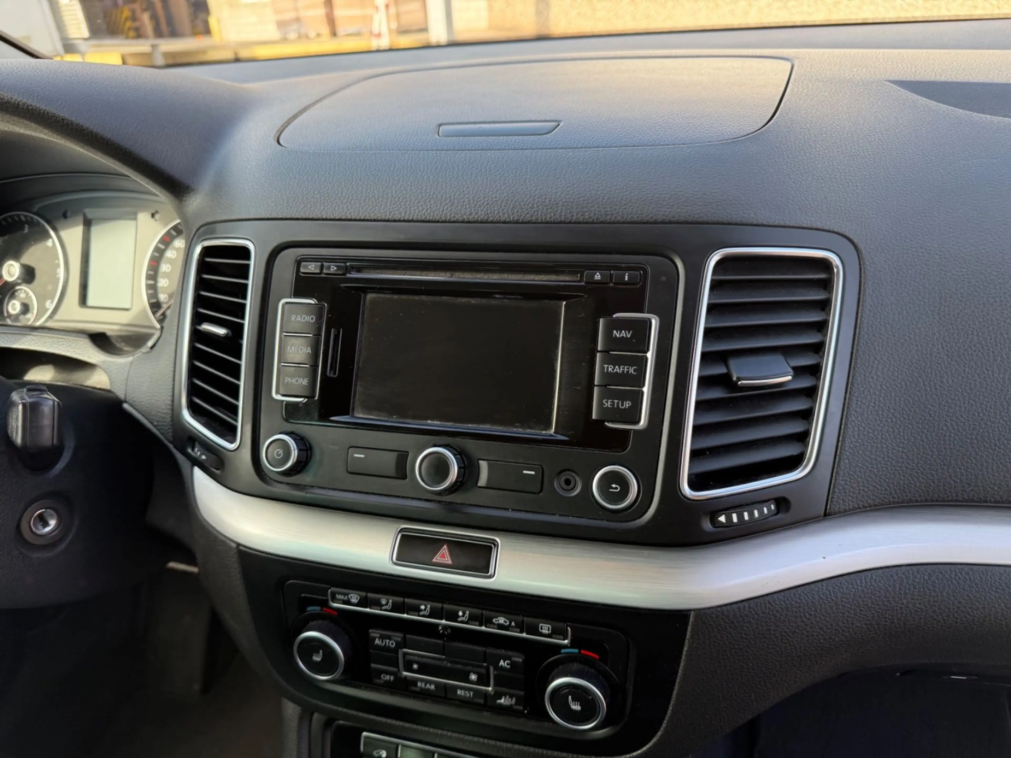 Volkswagen Sharan Style BMT DSG 7-Sitzer — photo 11