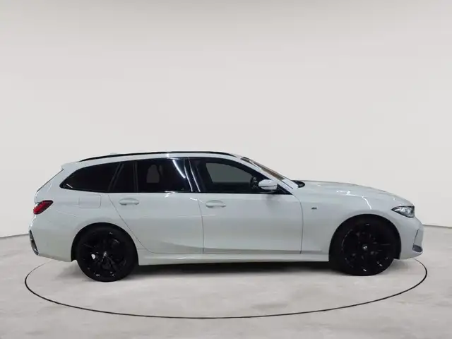 BMW 3 Series view 3