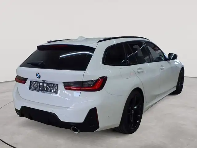 BMW 3 Series view 4