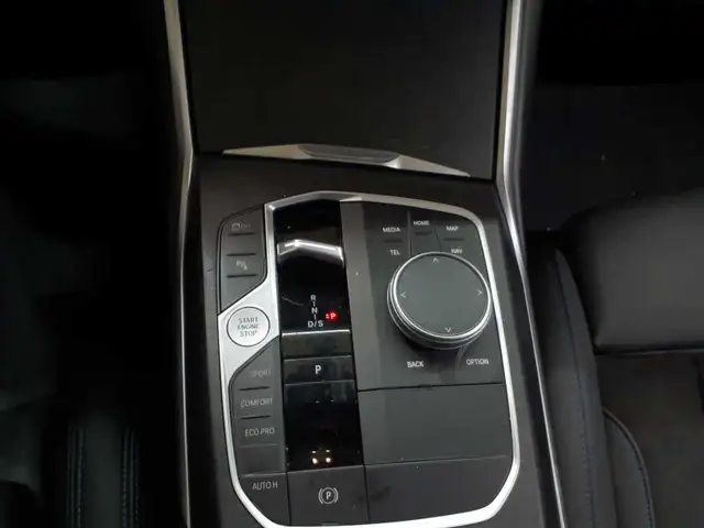 BMW 3 Series view 10