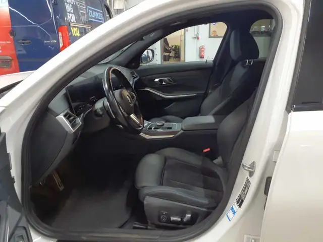BMW 3 Series view 7