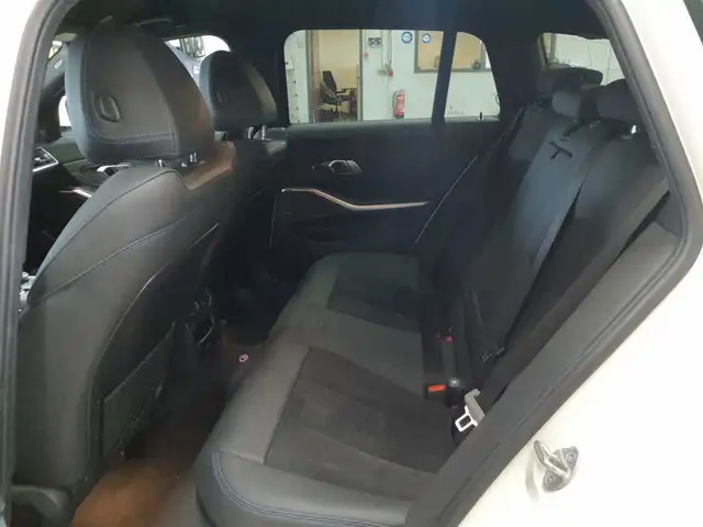 BMW 3 Series view 13