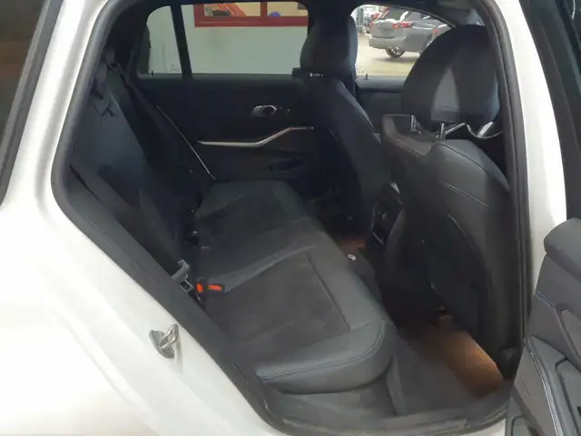 BMW 3 Series view 14