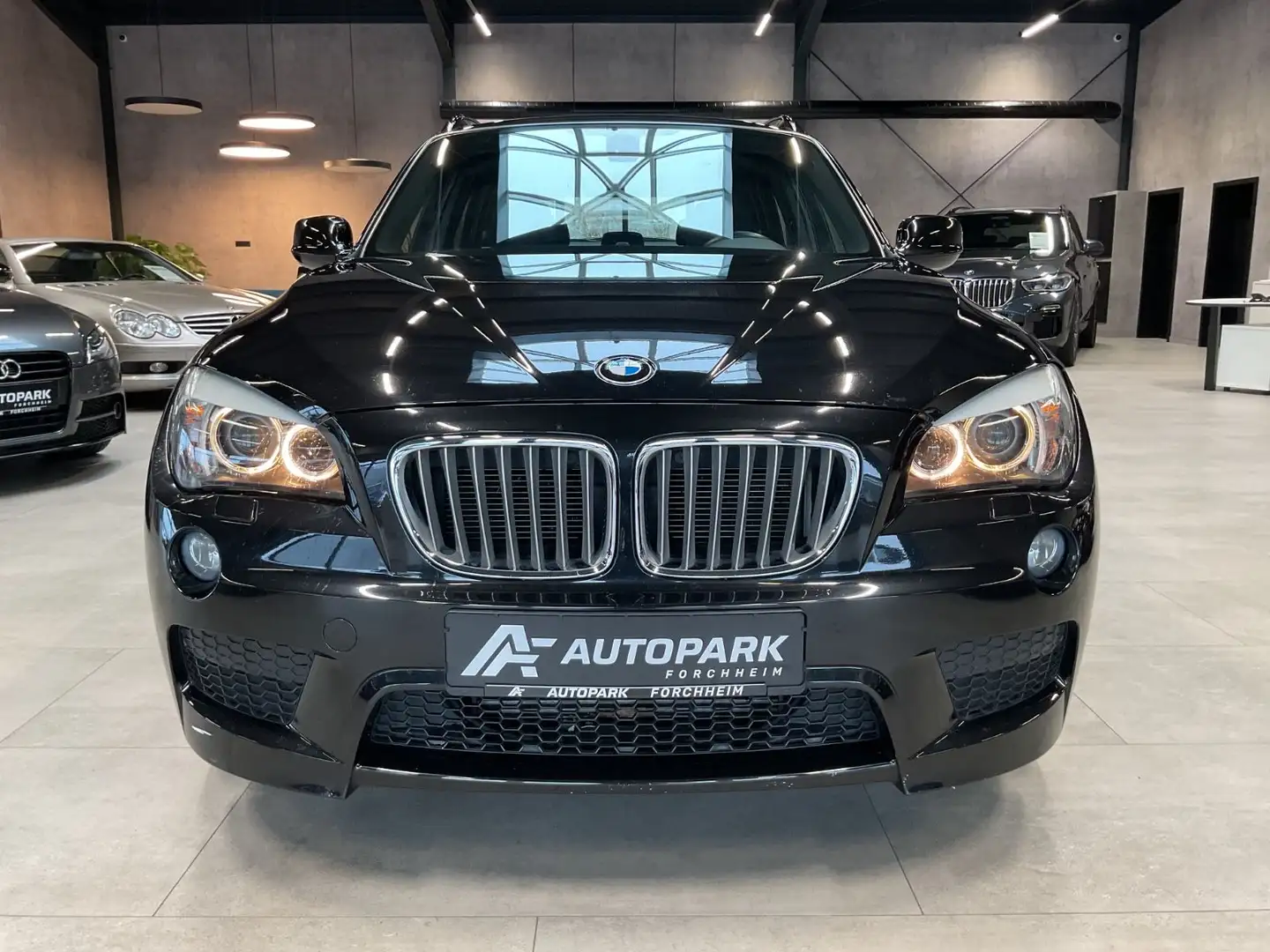 BMW X1 28i xDrive M Paket Sitzh. Xenon PDC 18" Schwarz - 2