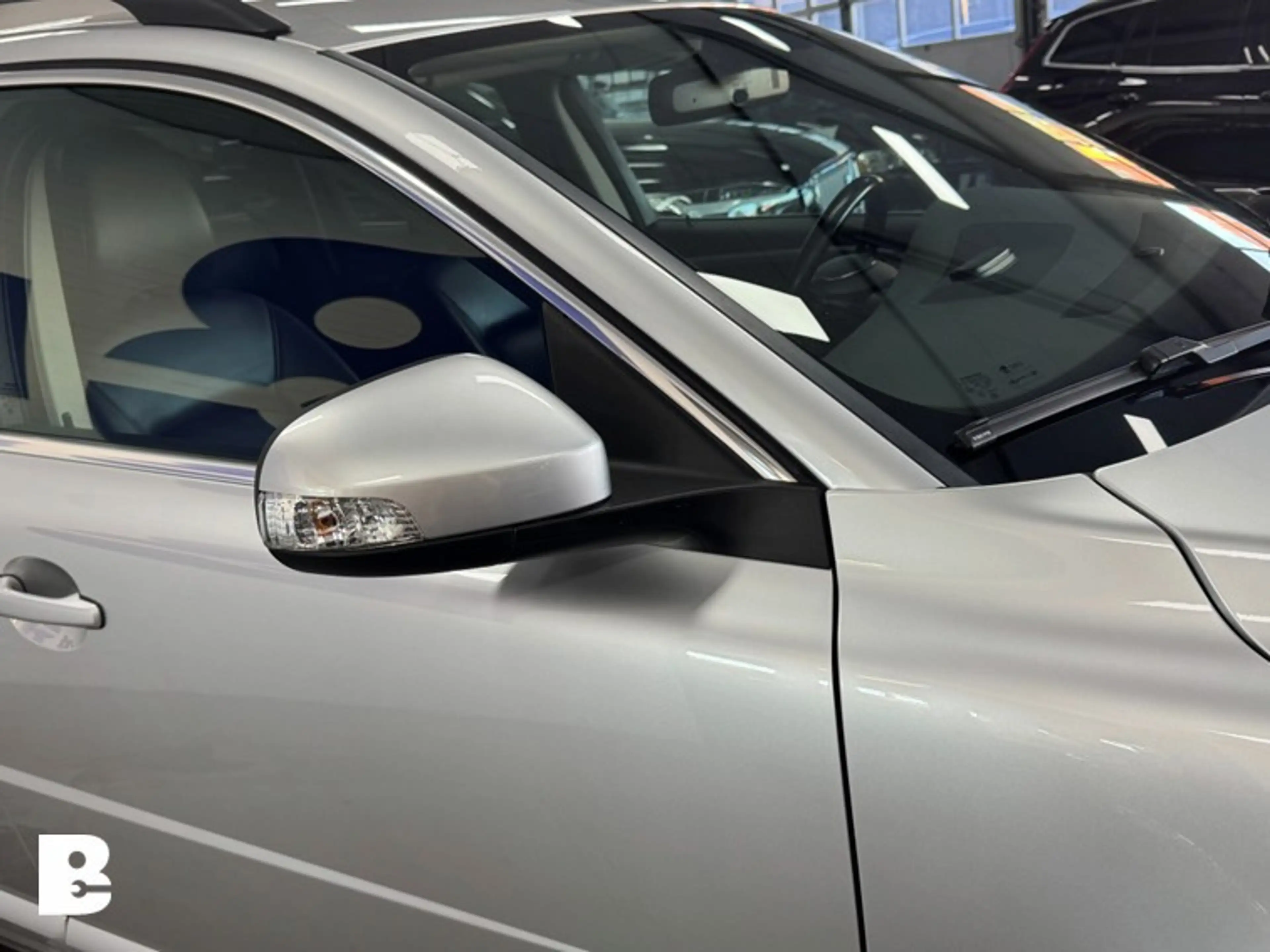 Volvo V70 2.0T Momentum — photo 10