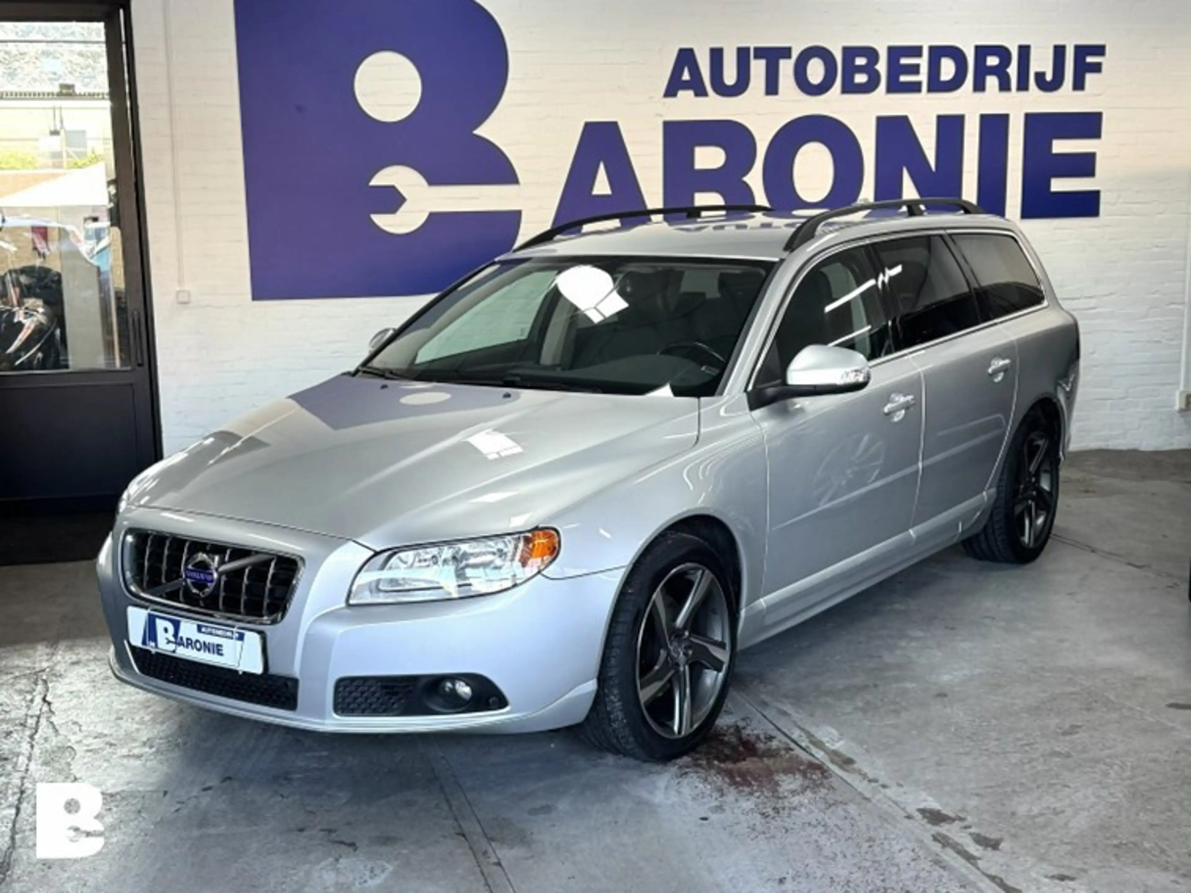 Volvo V70 2.0T Momentum — photo 3
