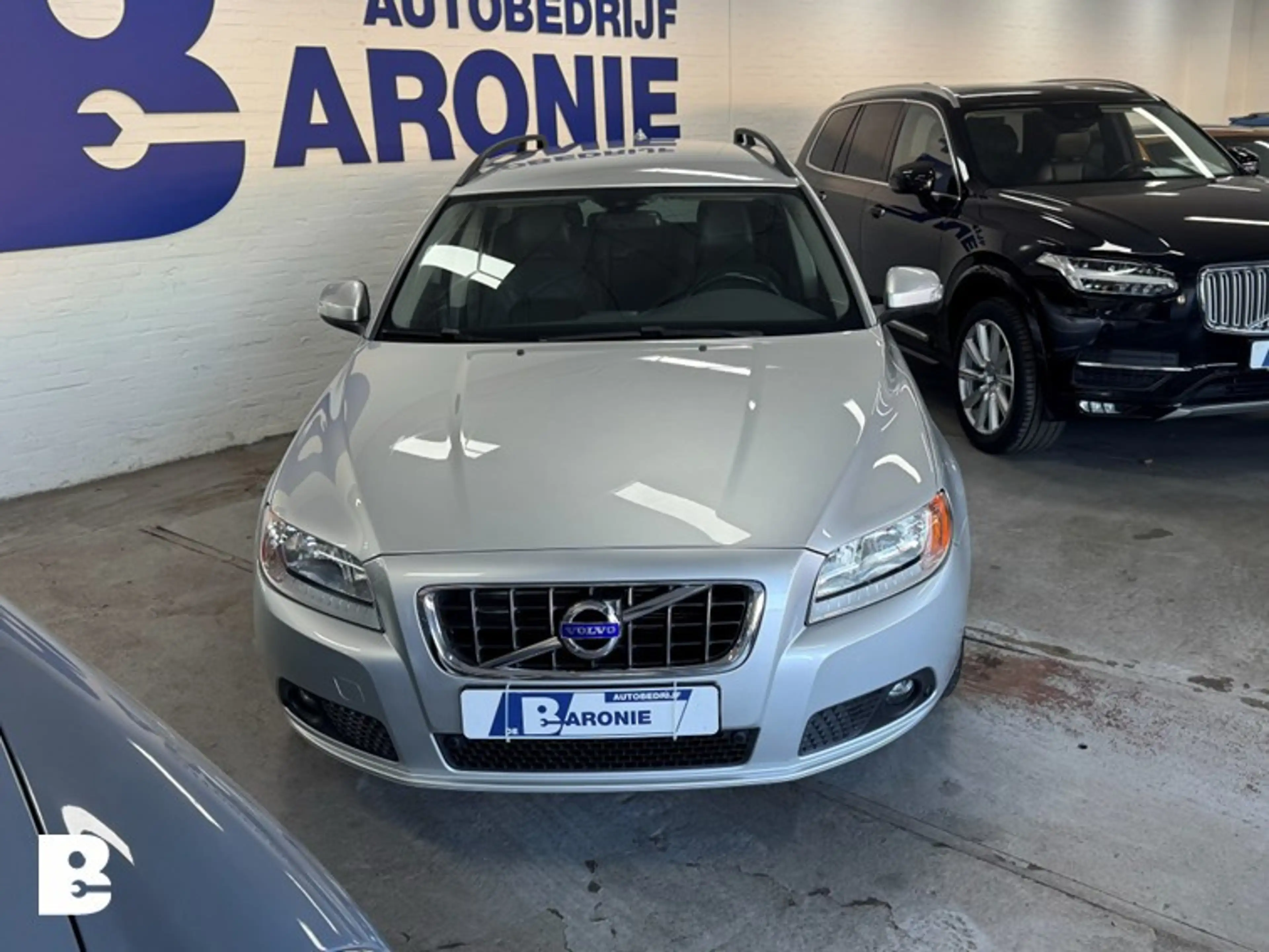 Volvo V70 2.0T Momentum — photo 4