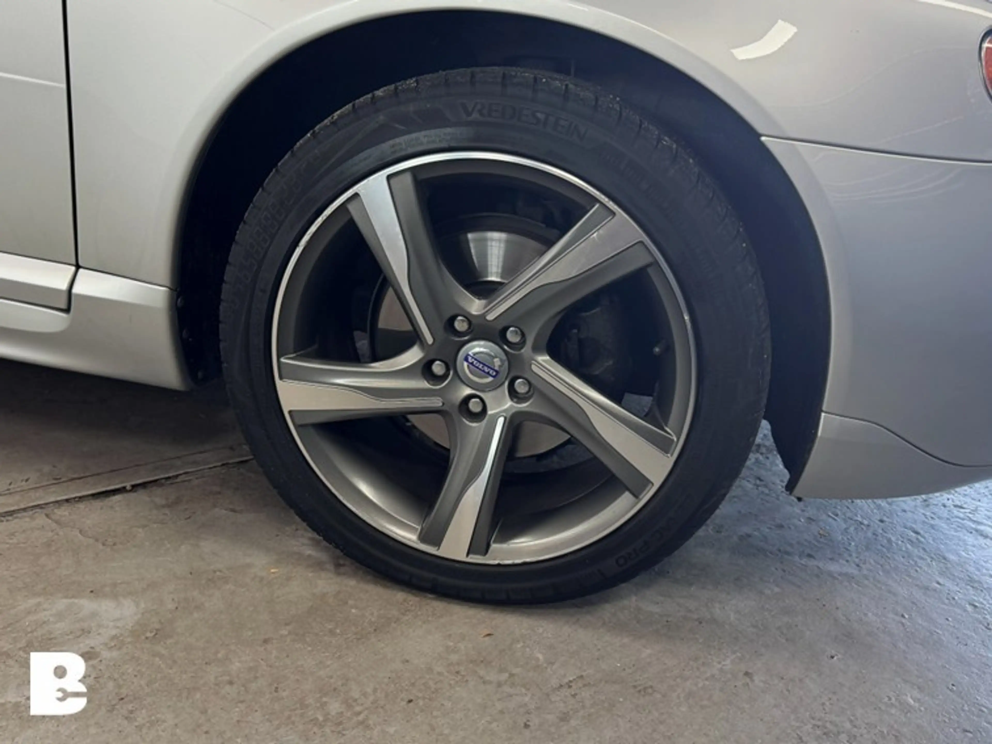 Volvo V70 2.0T Momentum — photo 12