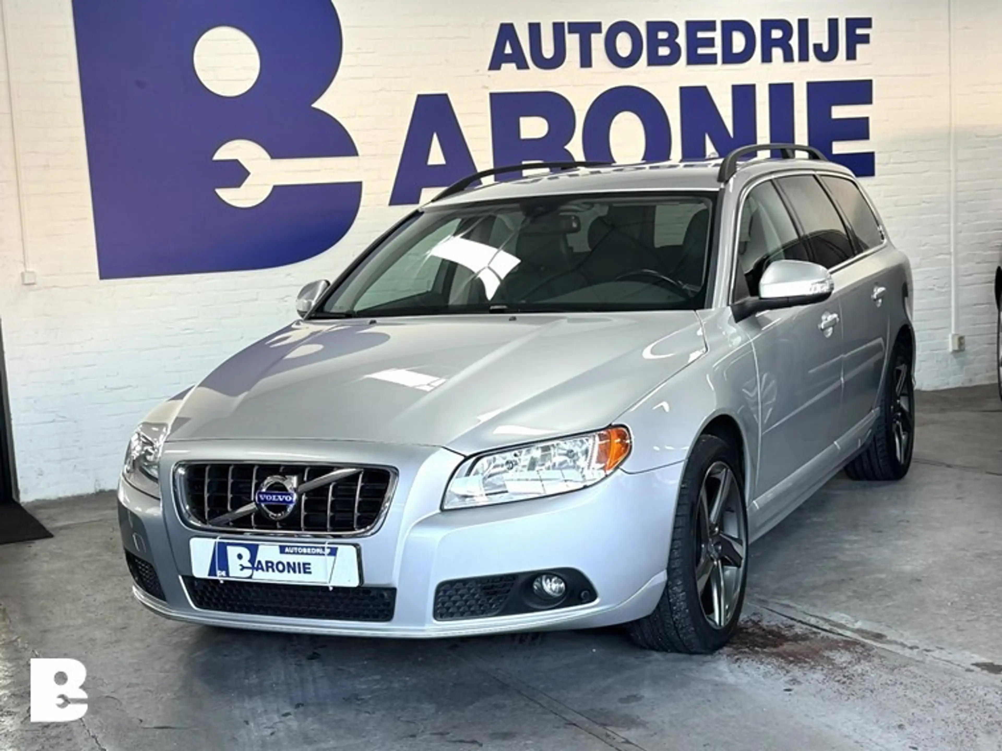 Volvo V70 2.0T Momentum — photo 2