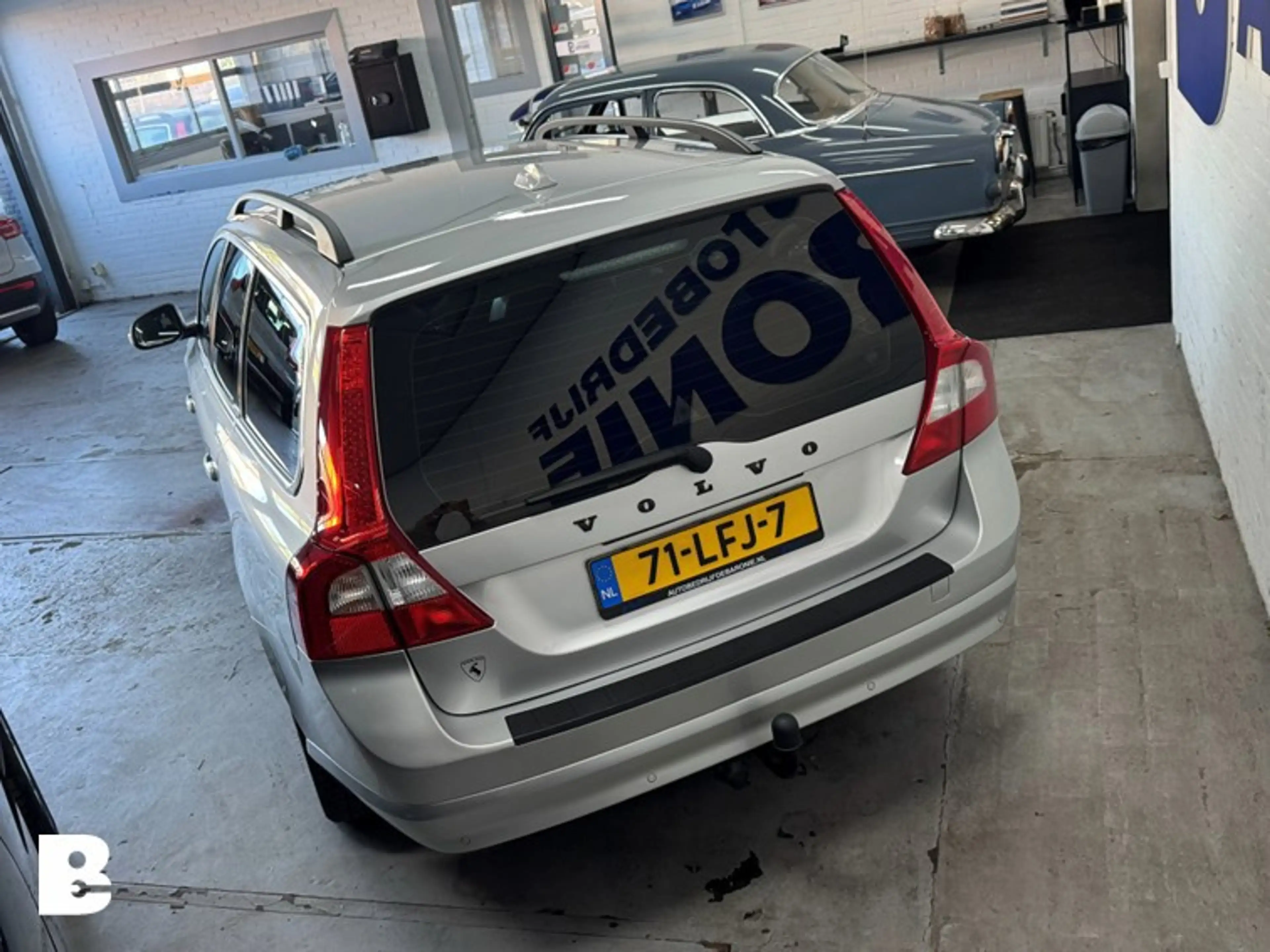 Volvo V70 2.0T Momentum — photo 8
