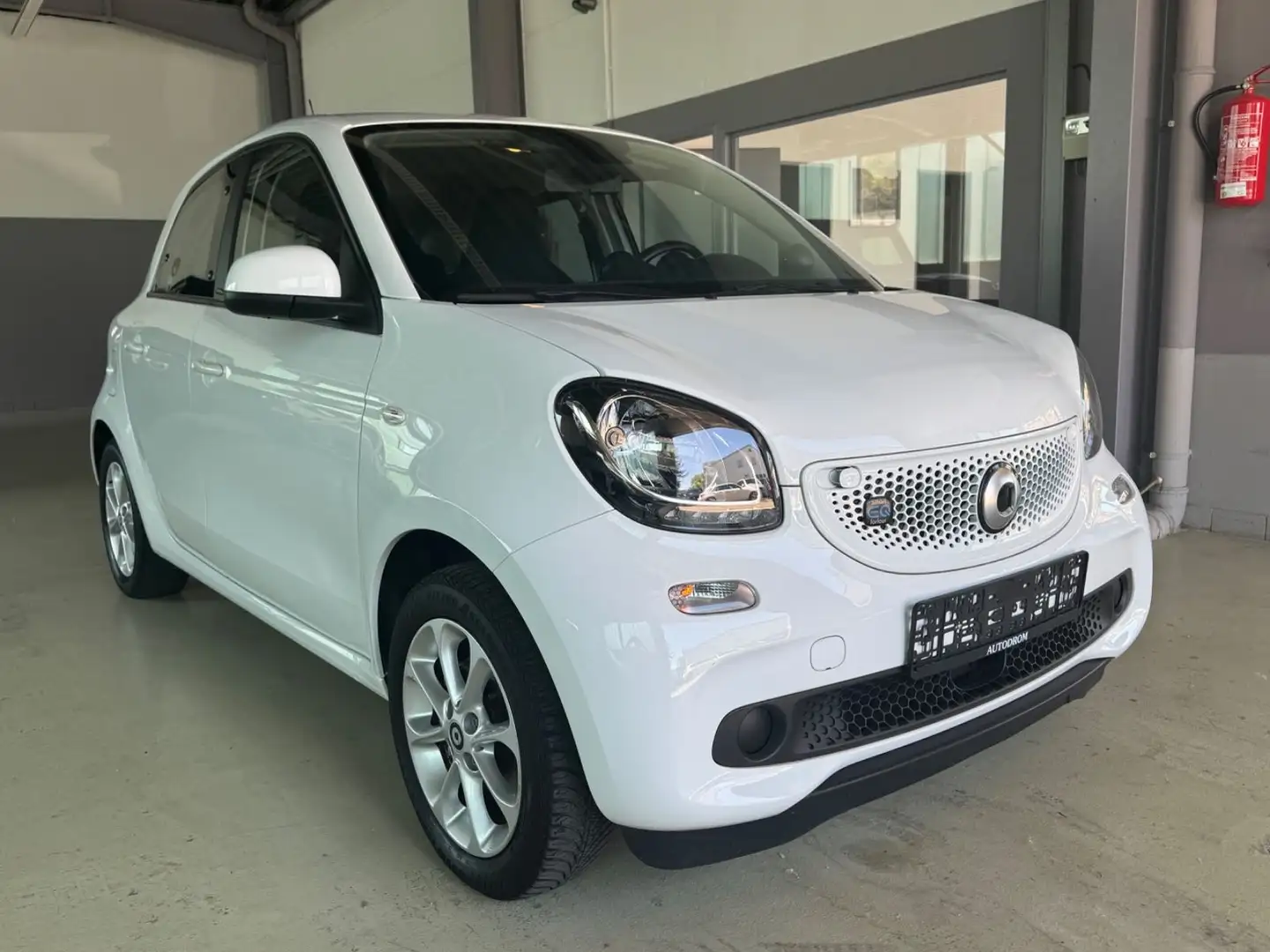 smart forFour forfour electric drive / EQ Passion+DAB+Navi Weiß - 1