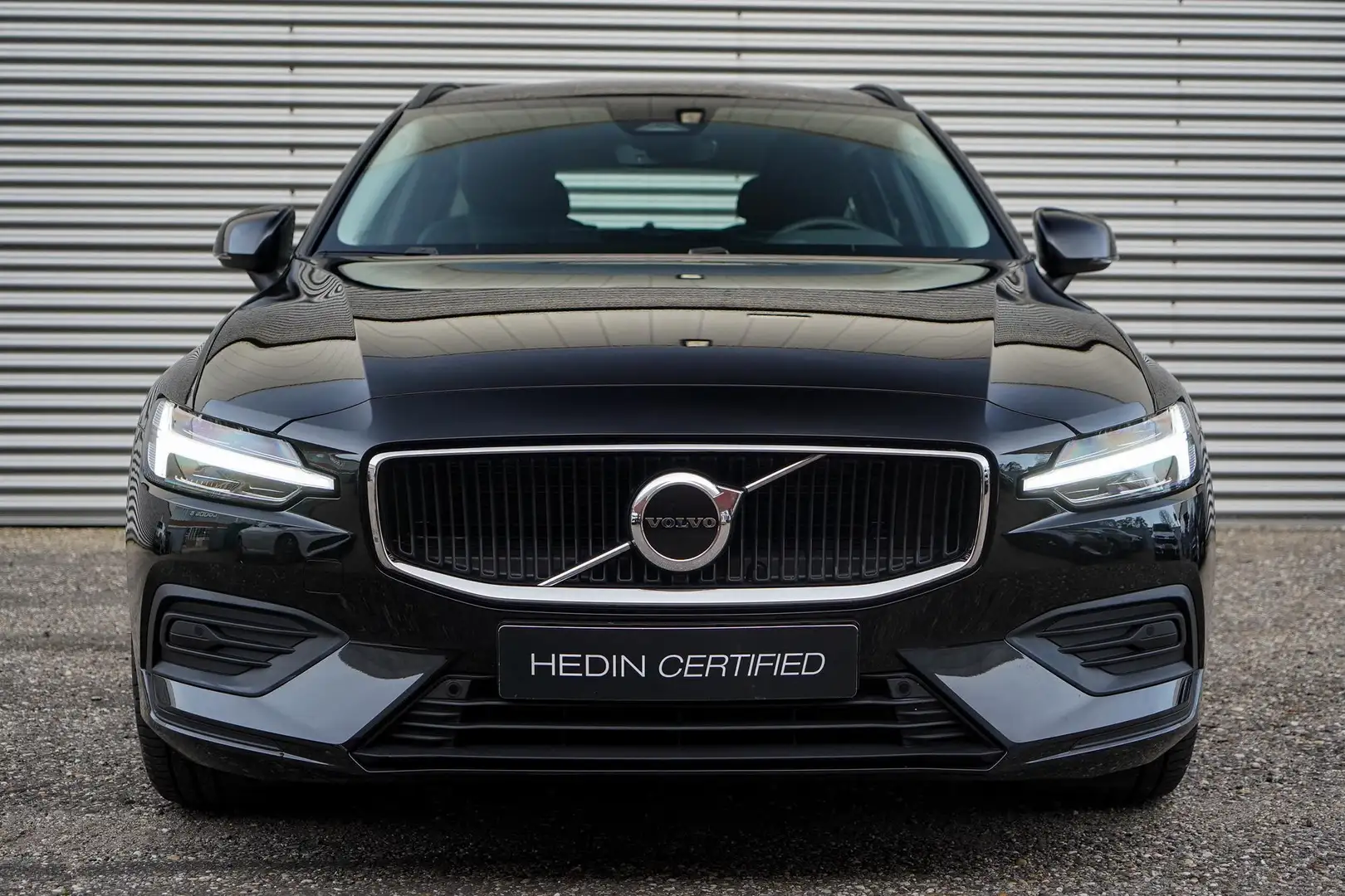 Volvo V60 2.0 B4 Essential Edition | Adaptive Cruise | BLIS Noir - 2
