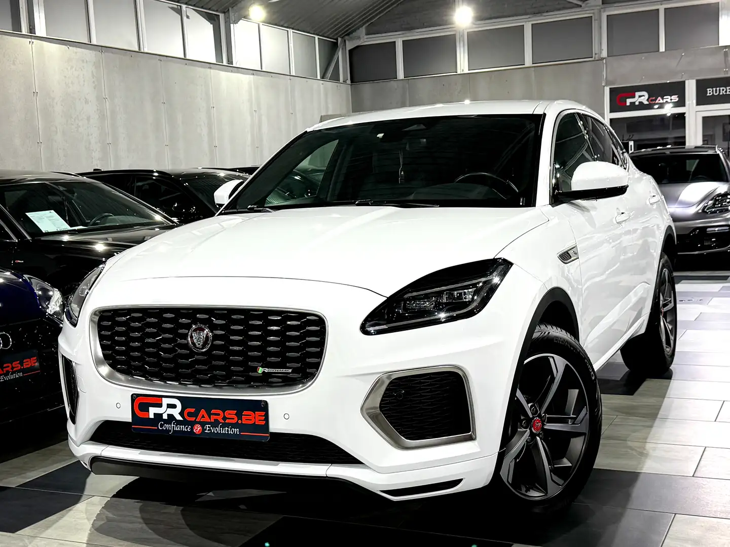Jaguar E-Pace 1.5 T P160 R-Dynamic S 1e Main Etat Neuf Full Hist Blanc - 1