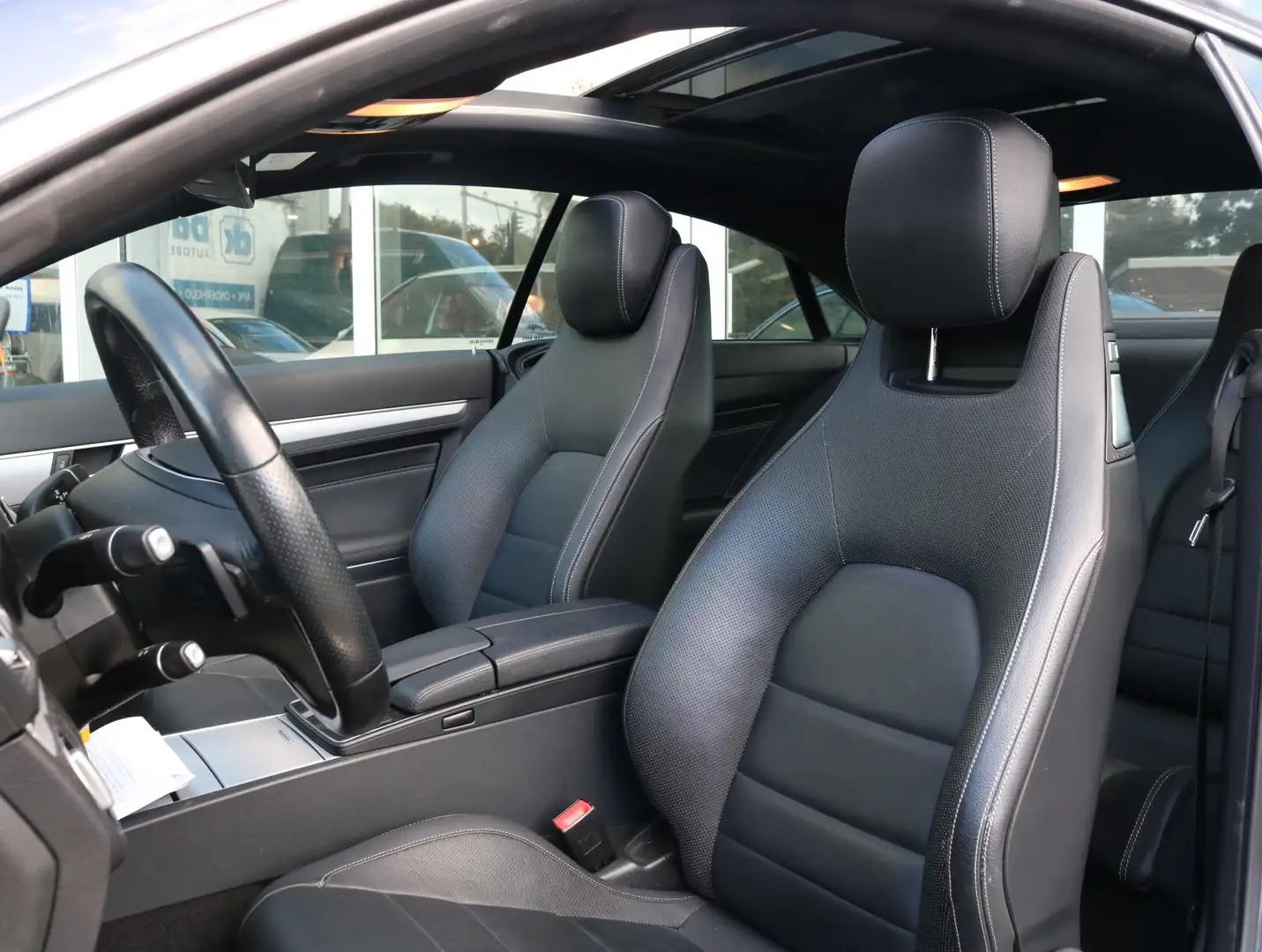 Mercedes-Benz E 250 Coupé Ambition | Panoramadak Grijs - 2