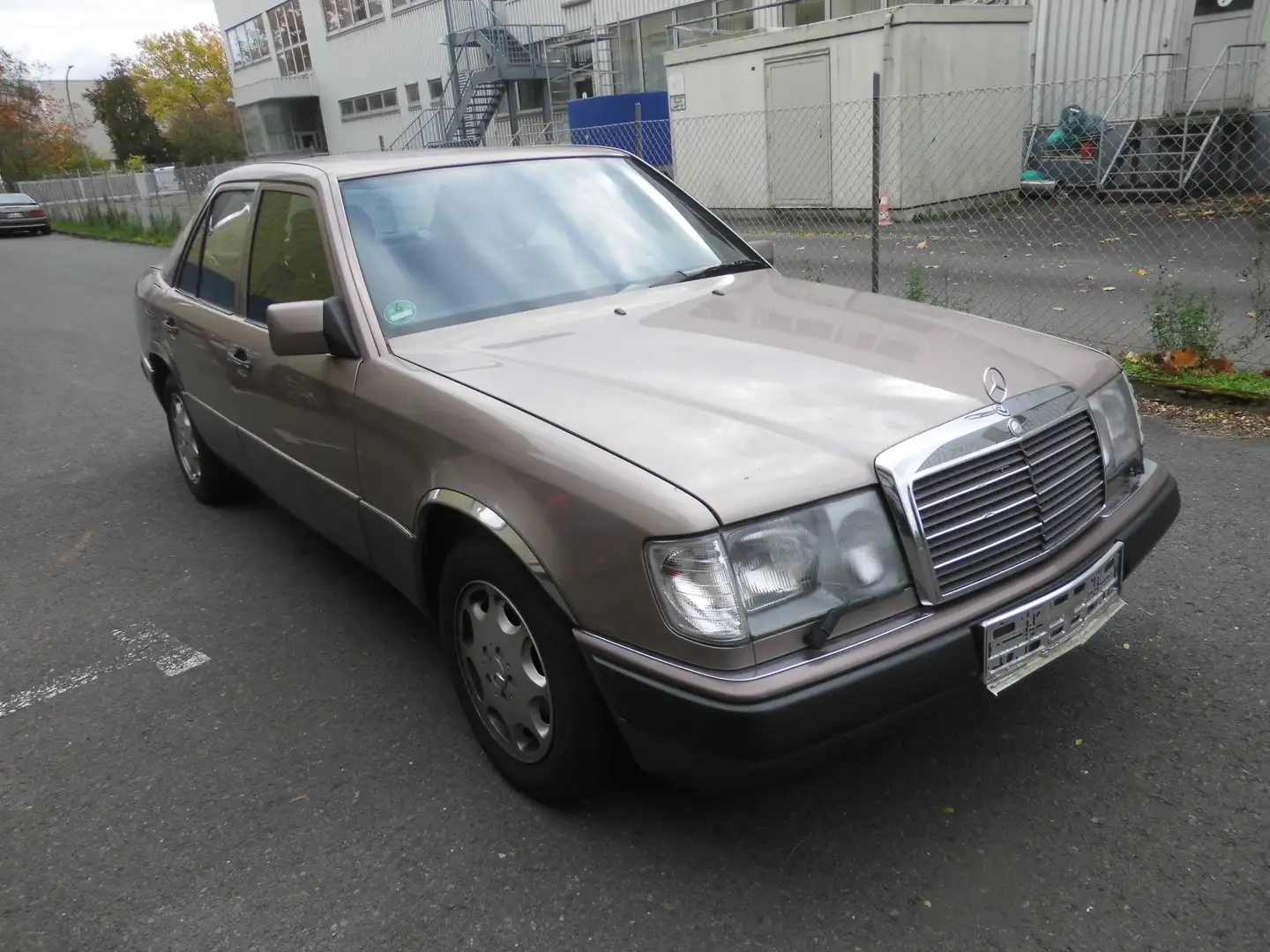 Mercedes-Benz E 200 E-Klasse Beige - 2