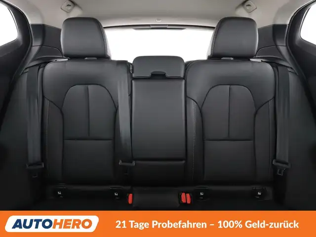 Volvo XC40 view 15