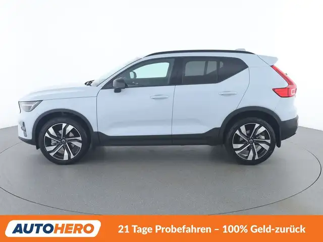 Volvo XC40 view 3