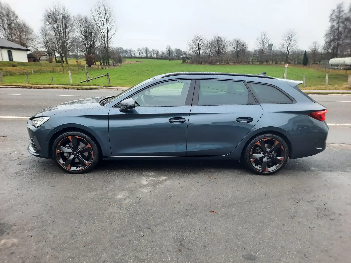 CUPRA Leon Sportstourer 1.5 eTSI DSG Gris - 2