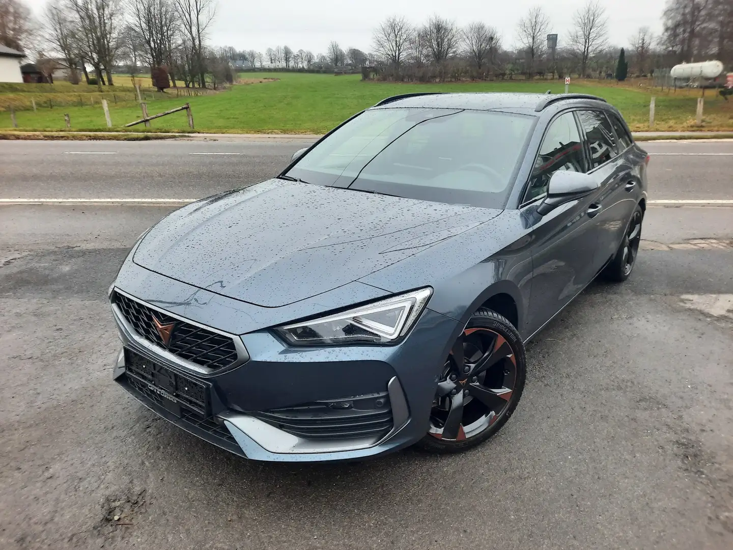 CUPRA Leon Sportstourer 1.5 eTSI DSG Gris - 1