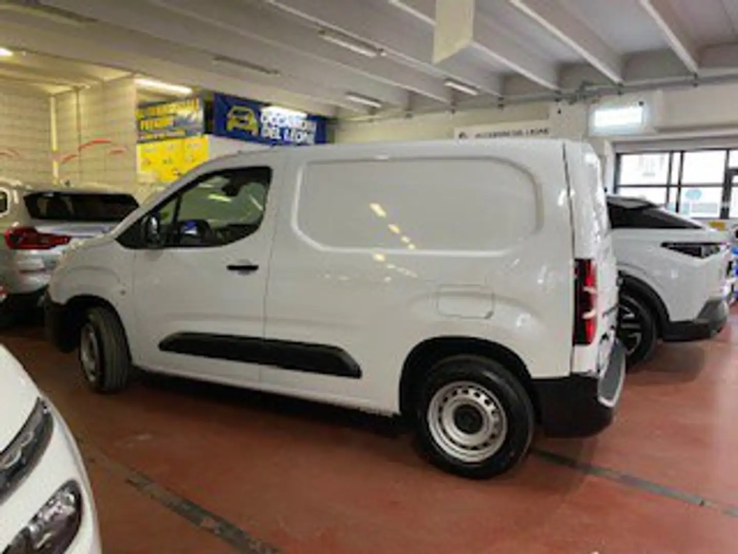 Peugeot Partner BlueHDi 100 S&S PC Furgone Bílá - 2