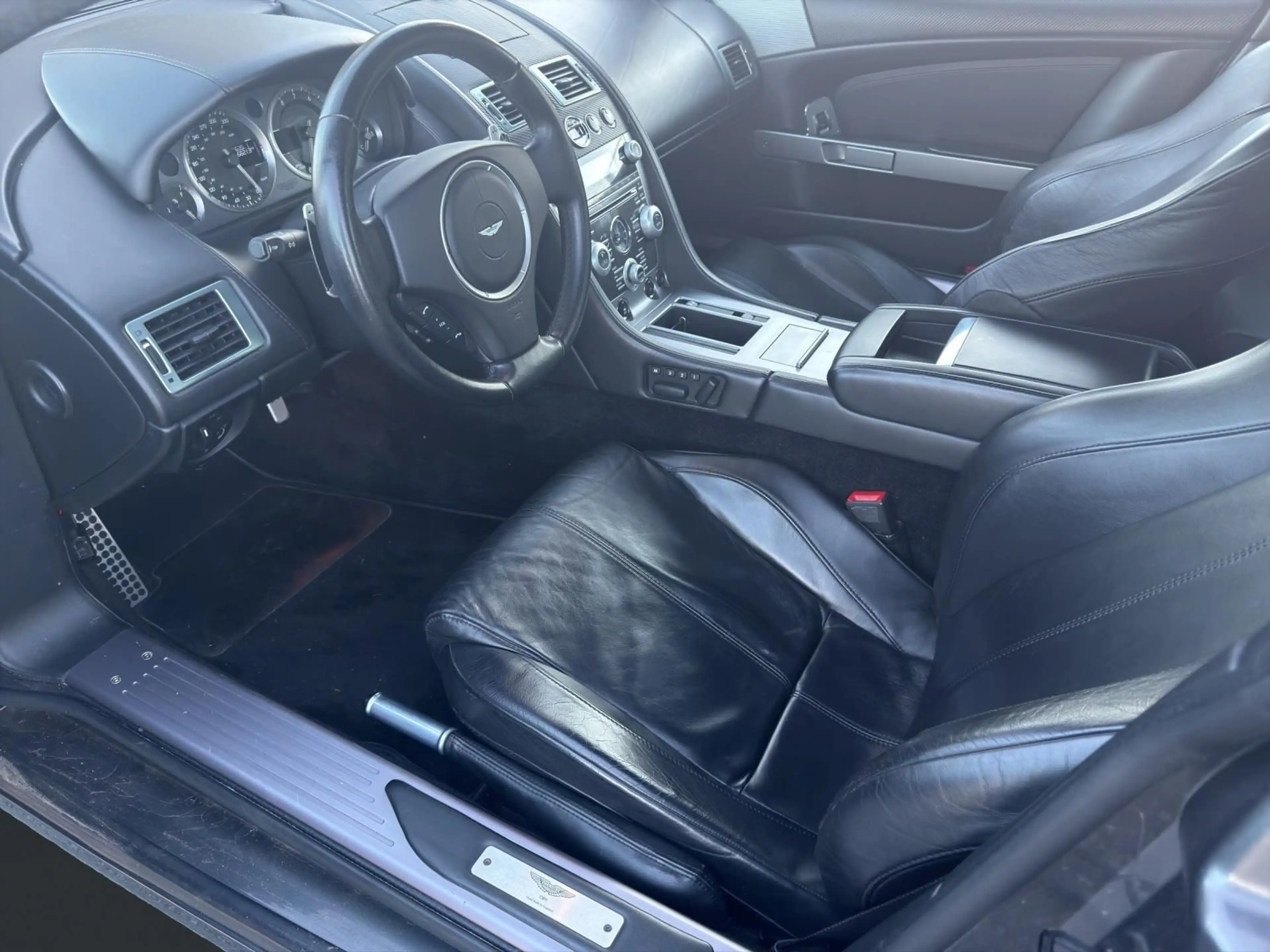 Aston Martin DB9 Coupe 6.0 V12 Touchtronic II* — photo 10