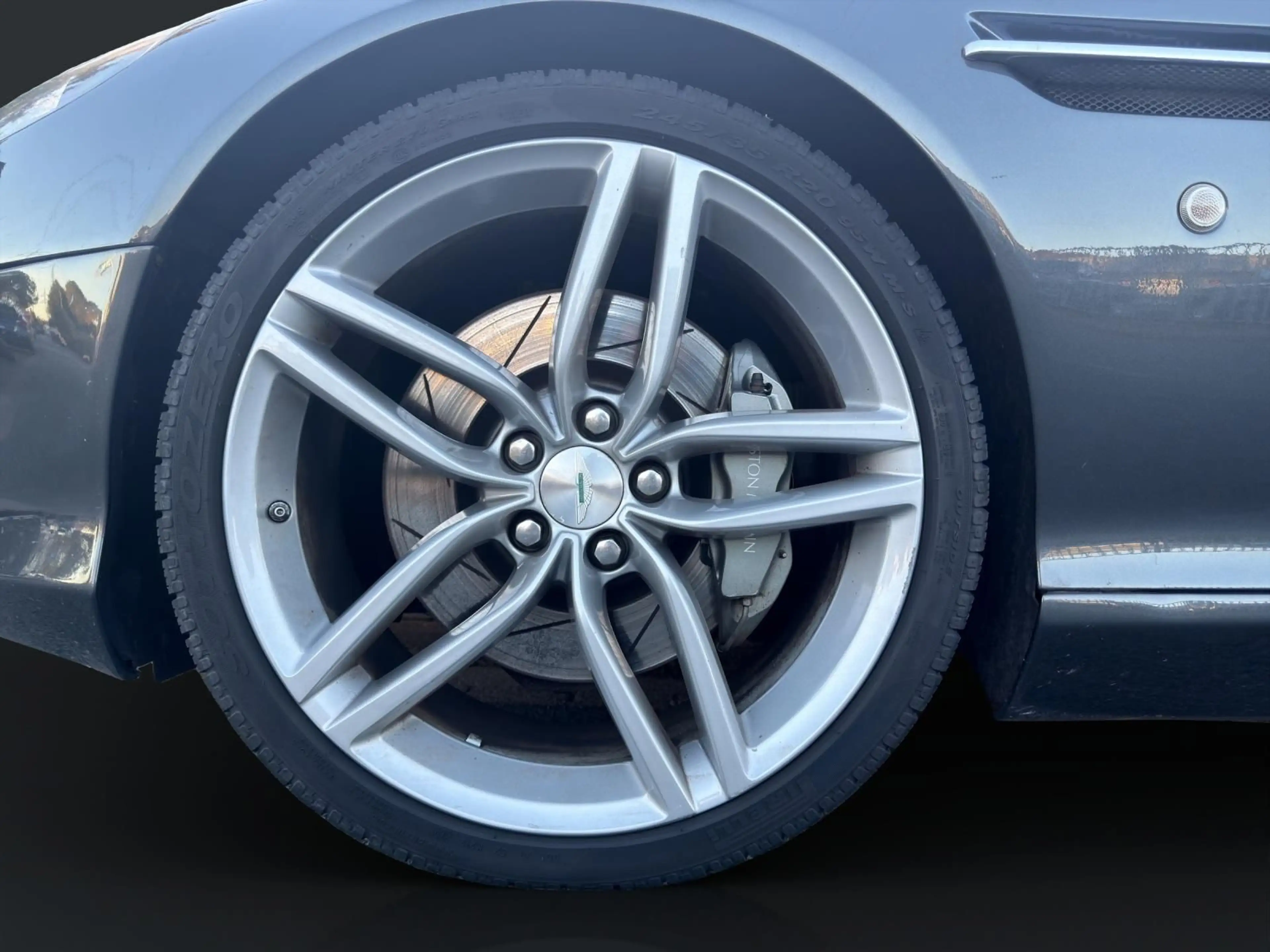 Aston Martin DB9 Coupe 6.0 V12 Touchtronic II* — photo 9
