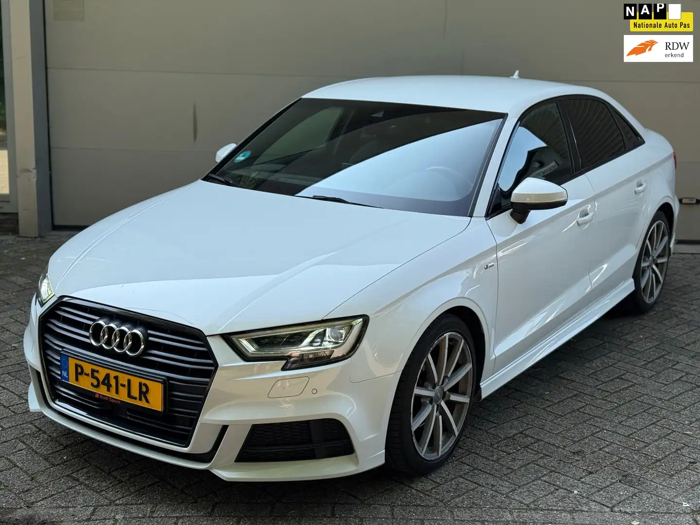 Audi A3 Limousine 1.5 TFSI CoD Sport S Line Edition l ACC Blanc - 1