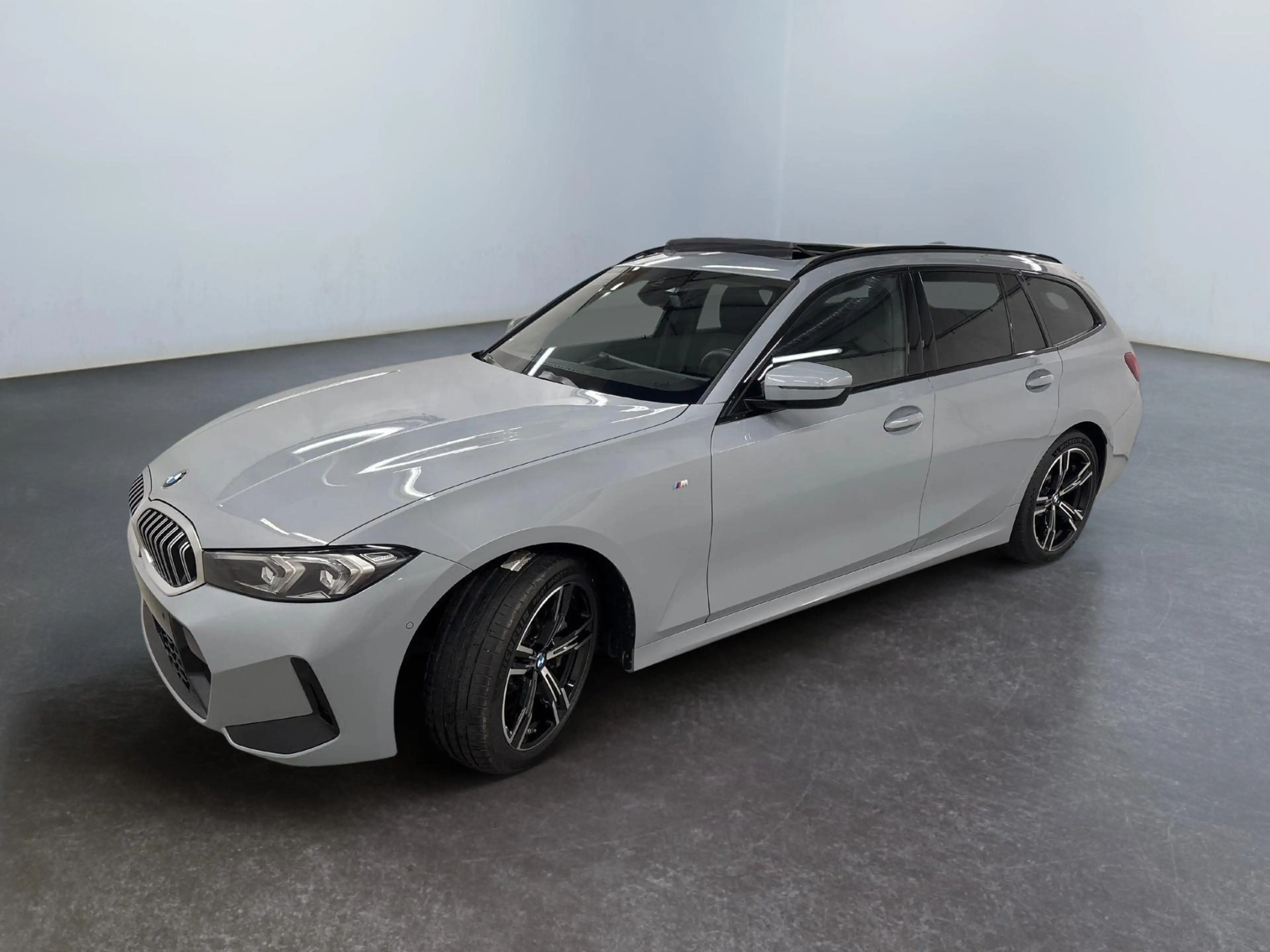 BMW 330 Touring 330i xDrive M Sport 245PS/180kW Steptro... — photo 3