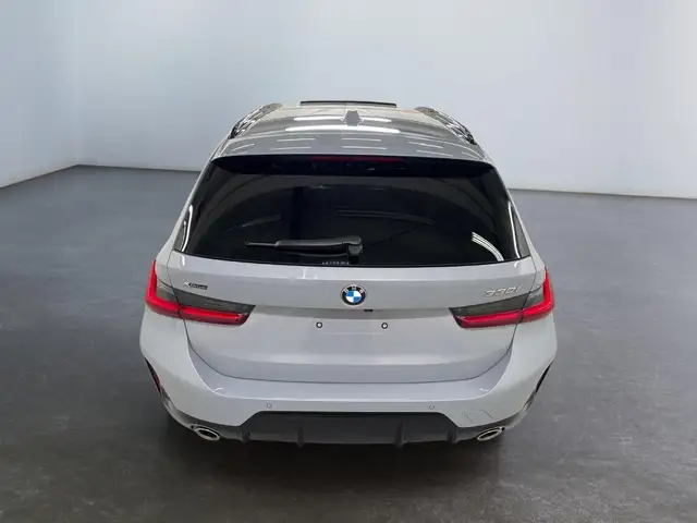 BMW 3 Series view 6