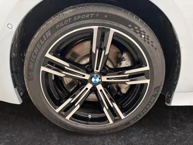 BMW 3 Series view 9