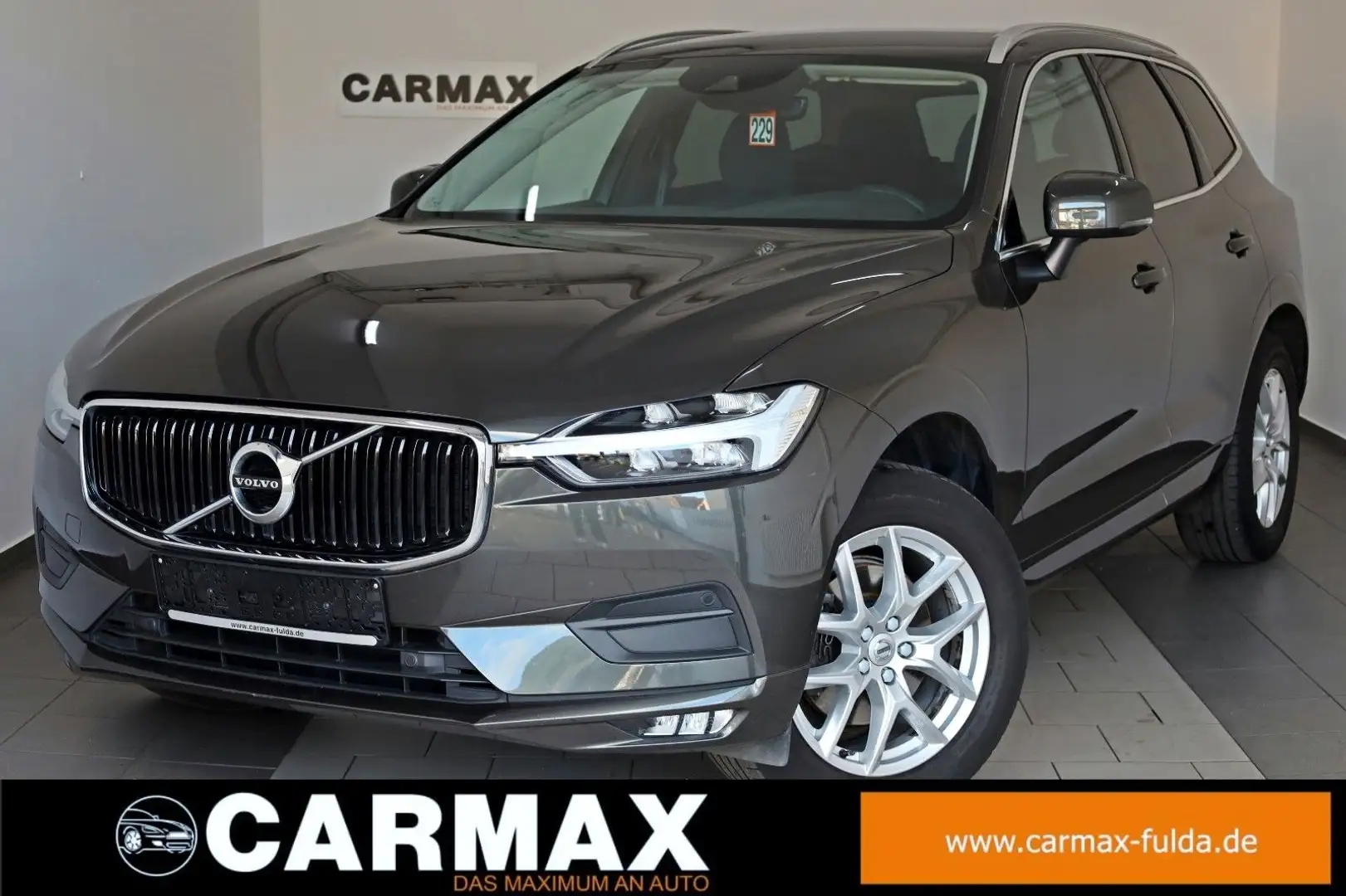 Volvo XC60 Momentum Pro,Navi,LED,SH,Kamera,ACC,AHK Grau - 1