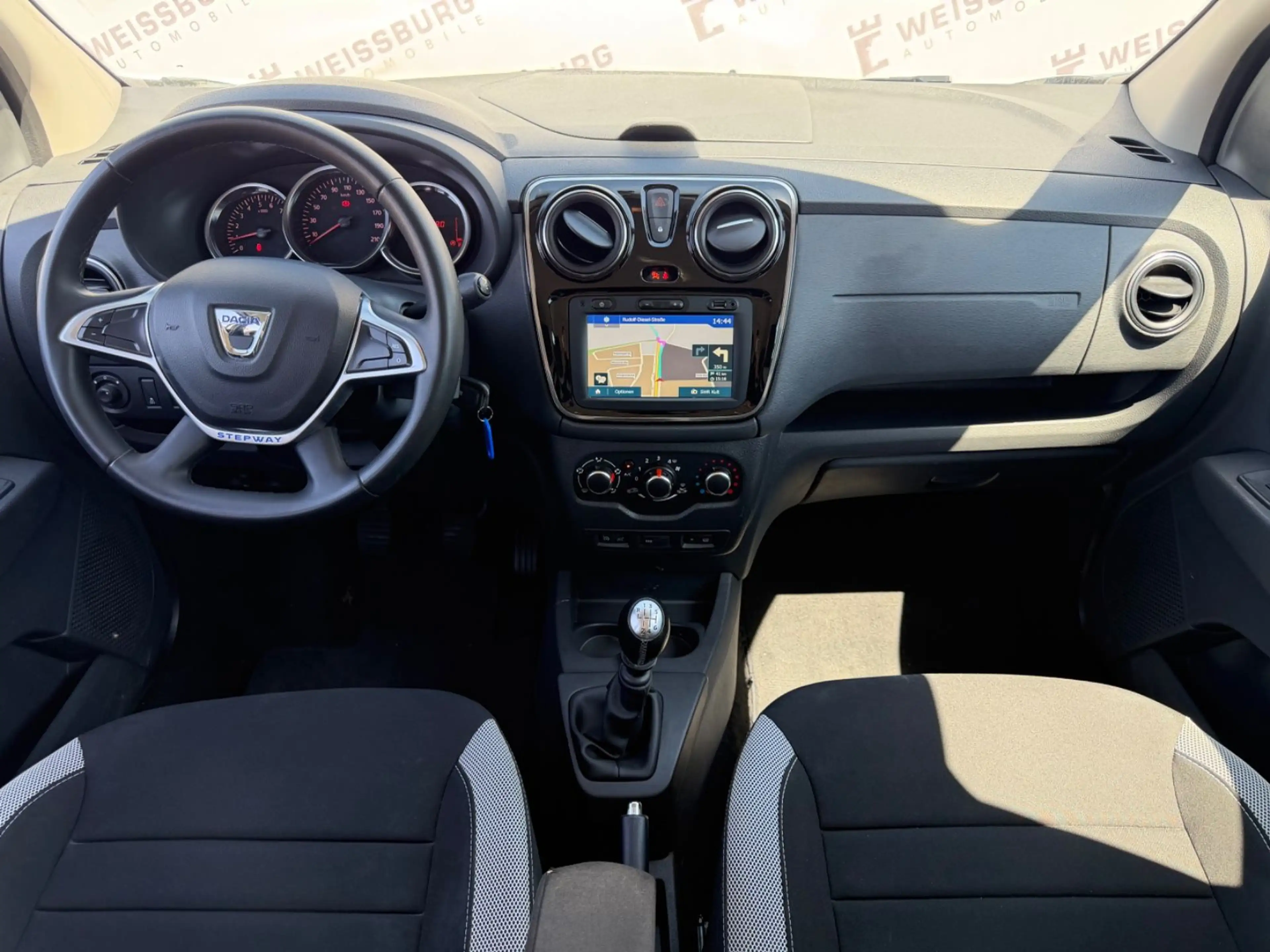Dacia Lodgy Stepway 1.3TCe NAVI*RFK*KLIMA*SHZ*TEMPOMAT — photo 12