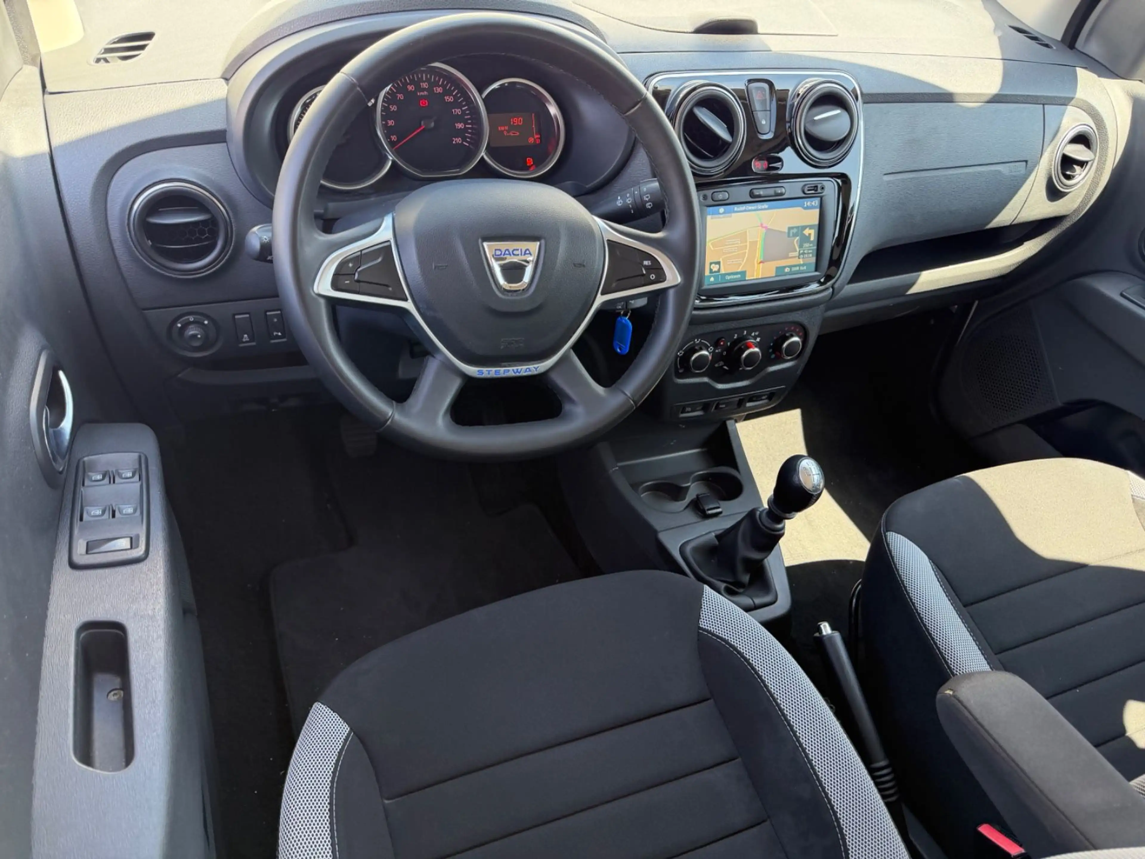 Dacia Lodgy Stepway 1.3TCe NAVI*RFK*KLIMA*SHZ*TEMPOMAT — photo 7