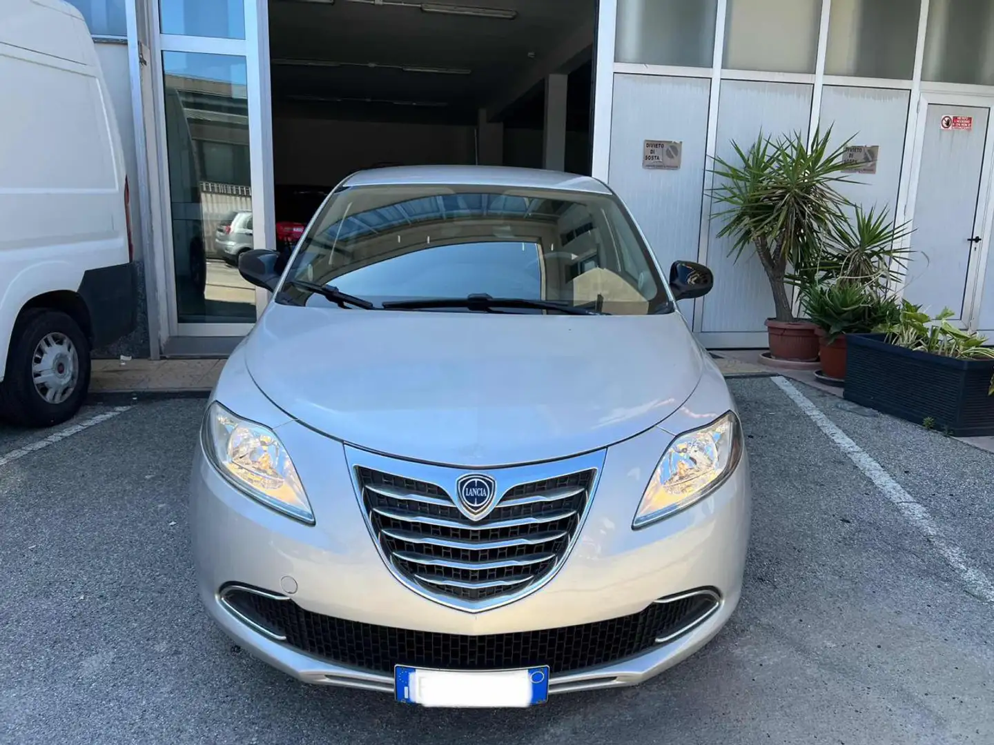 Lancia Ypsilon 1.2 69 CV 5 porte Silver Zilver - 1