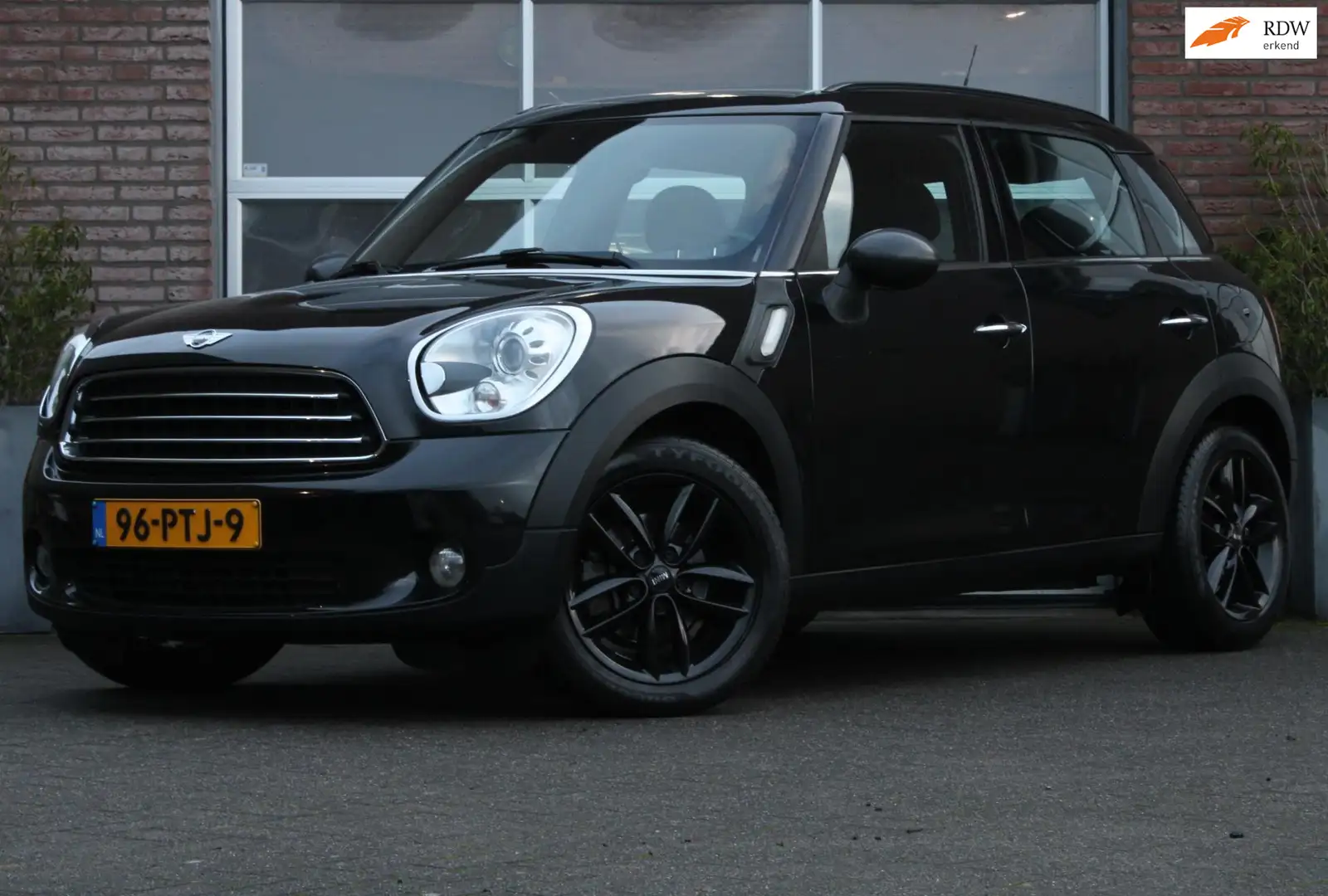 MINI Cooper Countryman Mini 1.6 Pepper / Automaat Zwart - 1