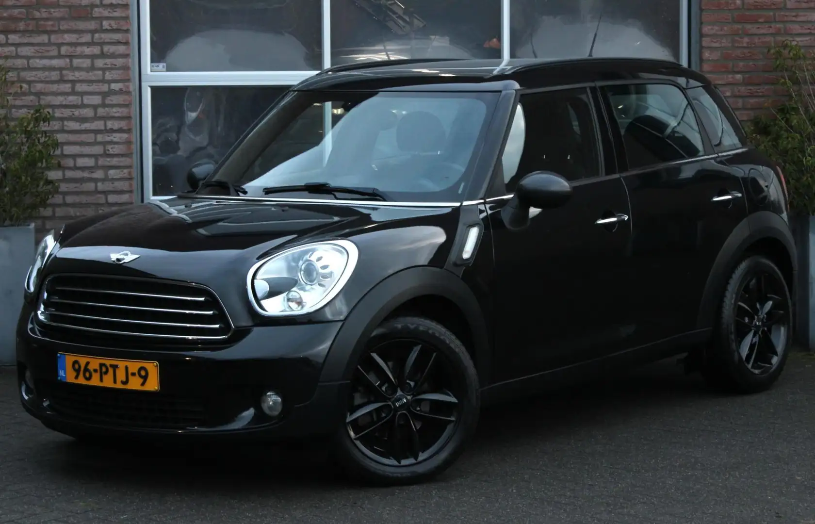 MINI Cooper Countryman Mini 1.6 Pepper / Automaat Zwart - 2