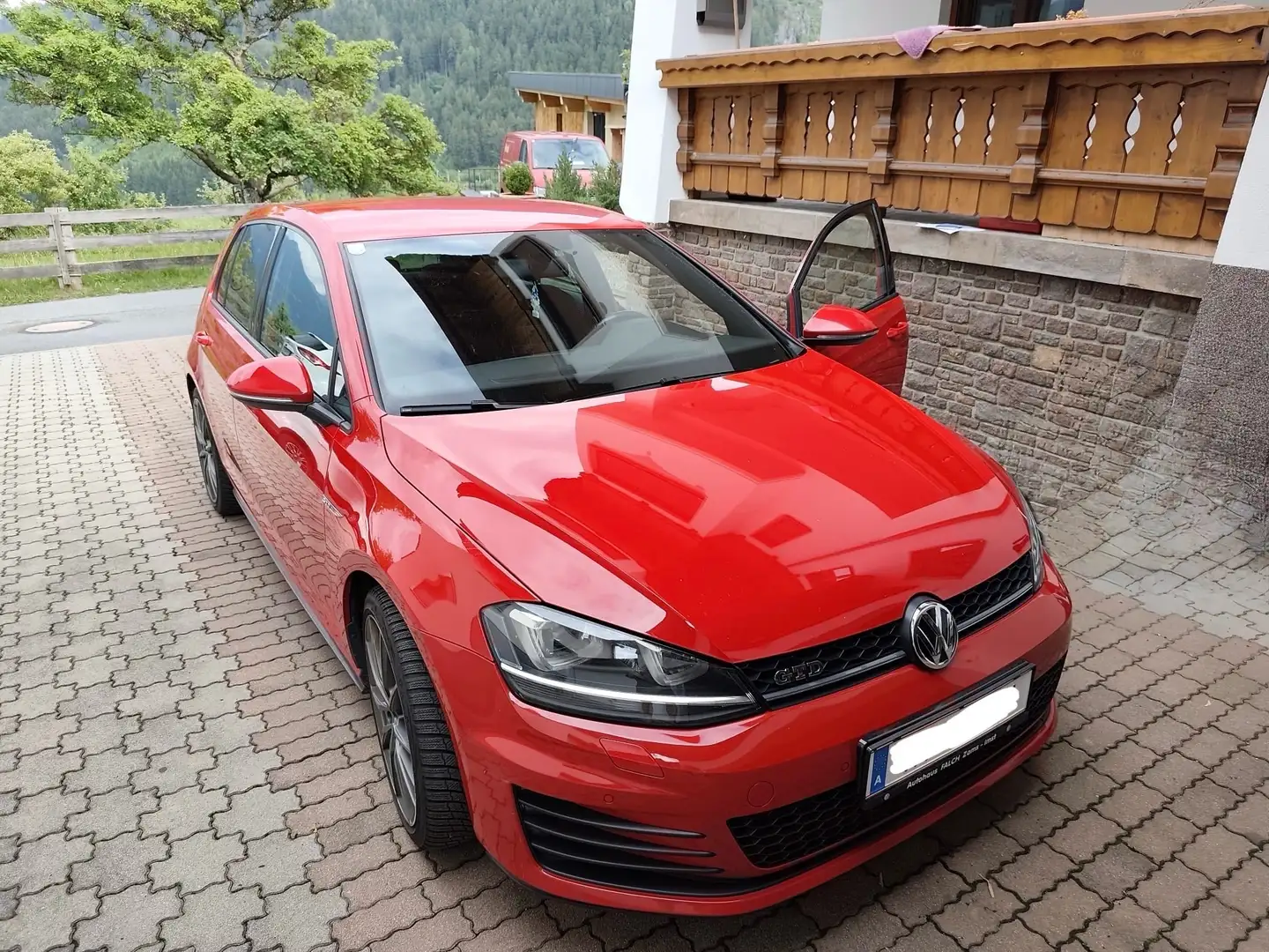 Volkswagen Golf GTD 2,0 TDI Rot - 1