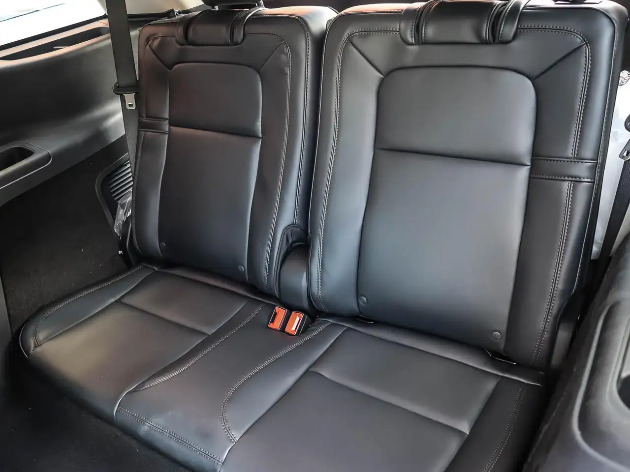 Lincoln Aviator снимка Lincoln Aviator