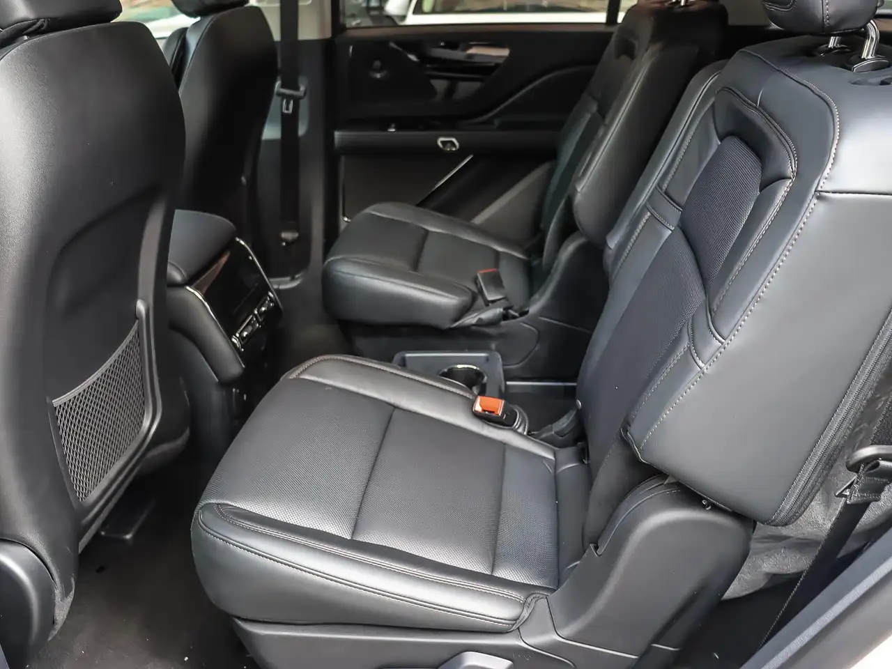 Lincoln Aviator снимка Lincoln Aviator