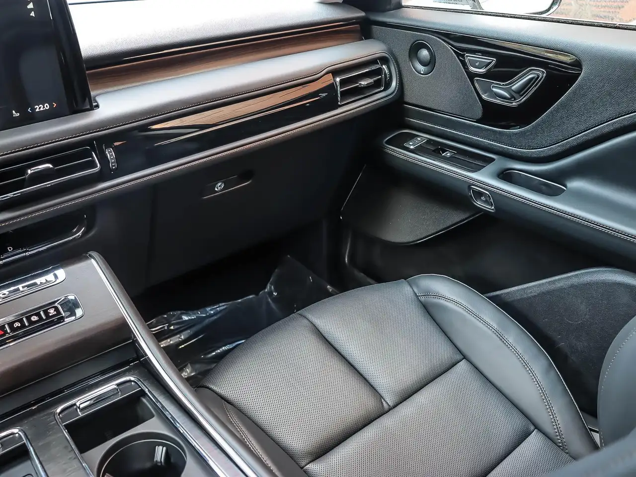 Lincoln Aviator снимка Lincoln Aviator
