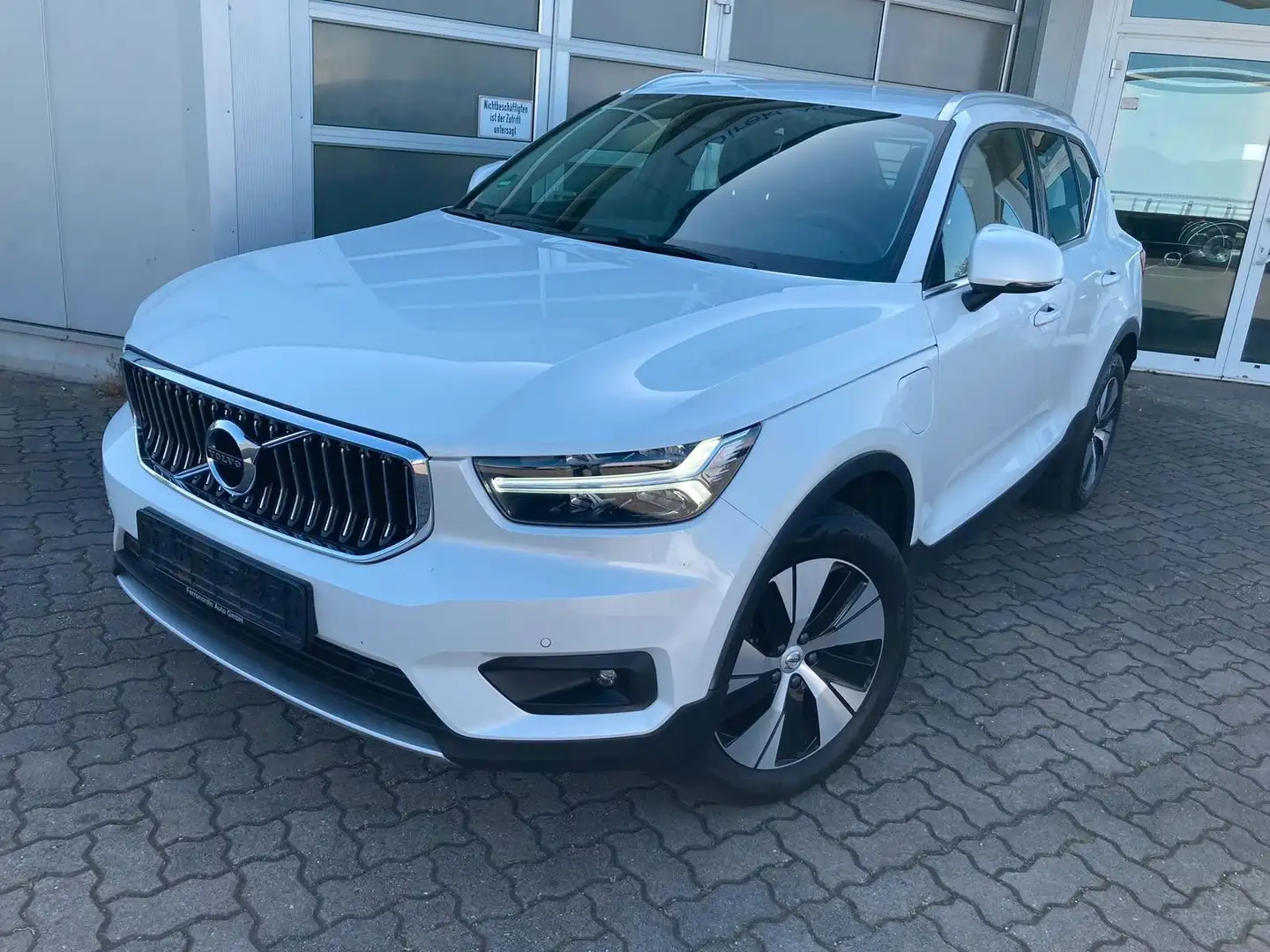 Volvo XC40 T4 Insc. Expr. Recharge Plug-In Hyb. 2WD Weiß - 1
