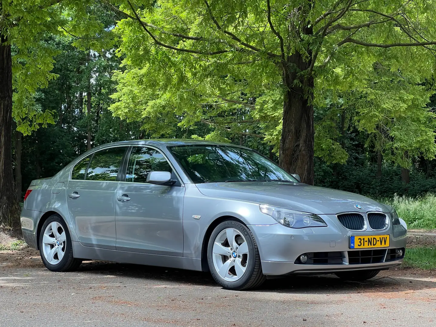 BMW 530 530i Executive |Youngtimer|Leer| Navi | Cruise | Stříbrná - 1