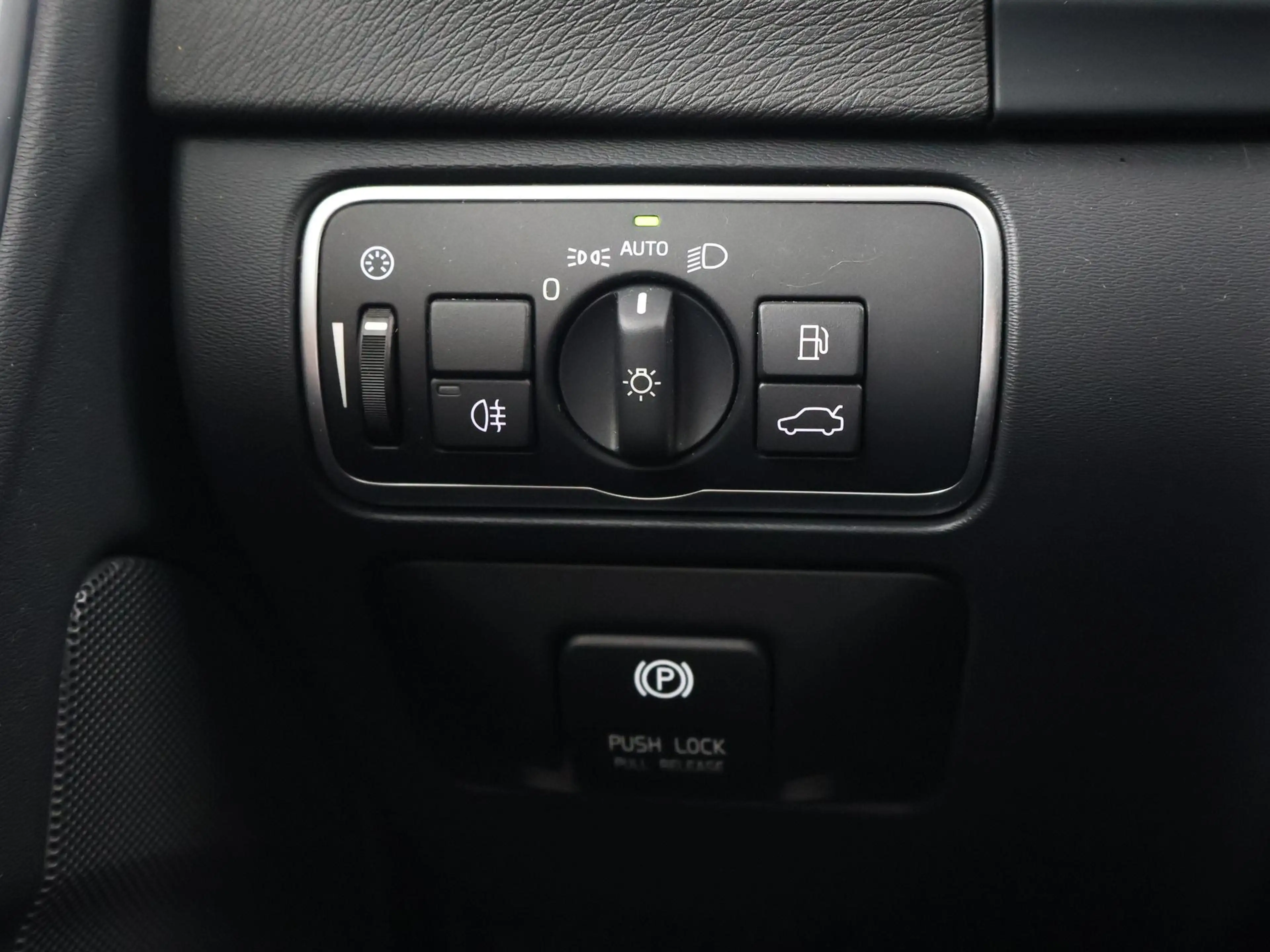 Volvo V60 2.4 D6 AWD PLUG-IN AMBER BLACK + COGNAC LEDER | AD — photo 43