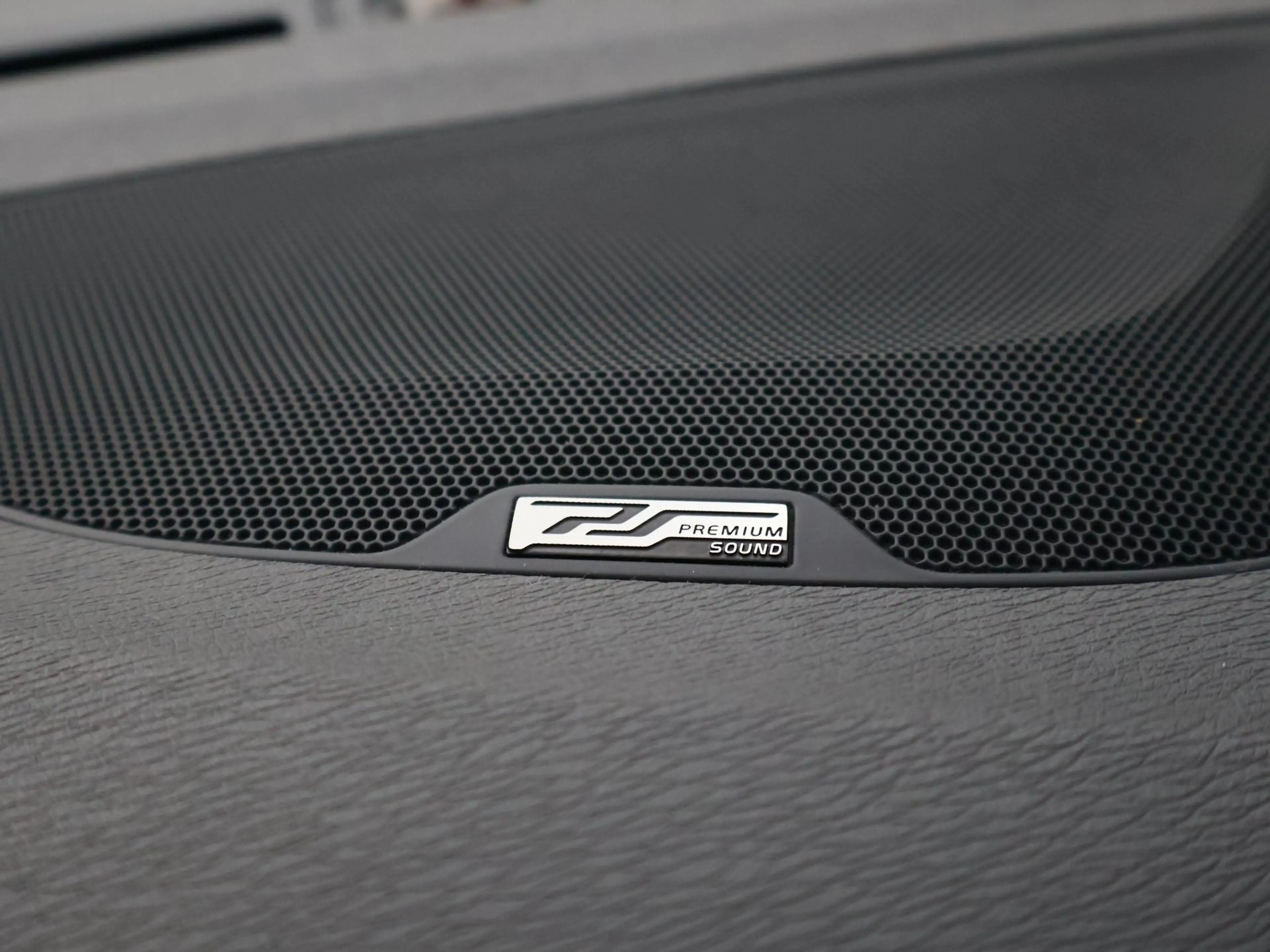 Volvo V60 2.4 D6 AWD PLUG-IN AMBER BLACK + COGNAC LEDER | AD — photo 15