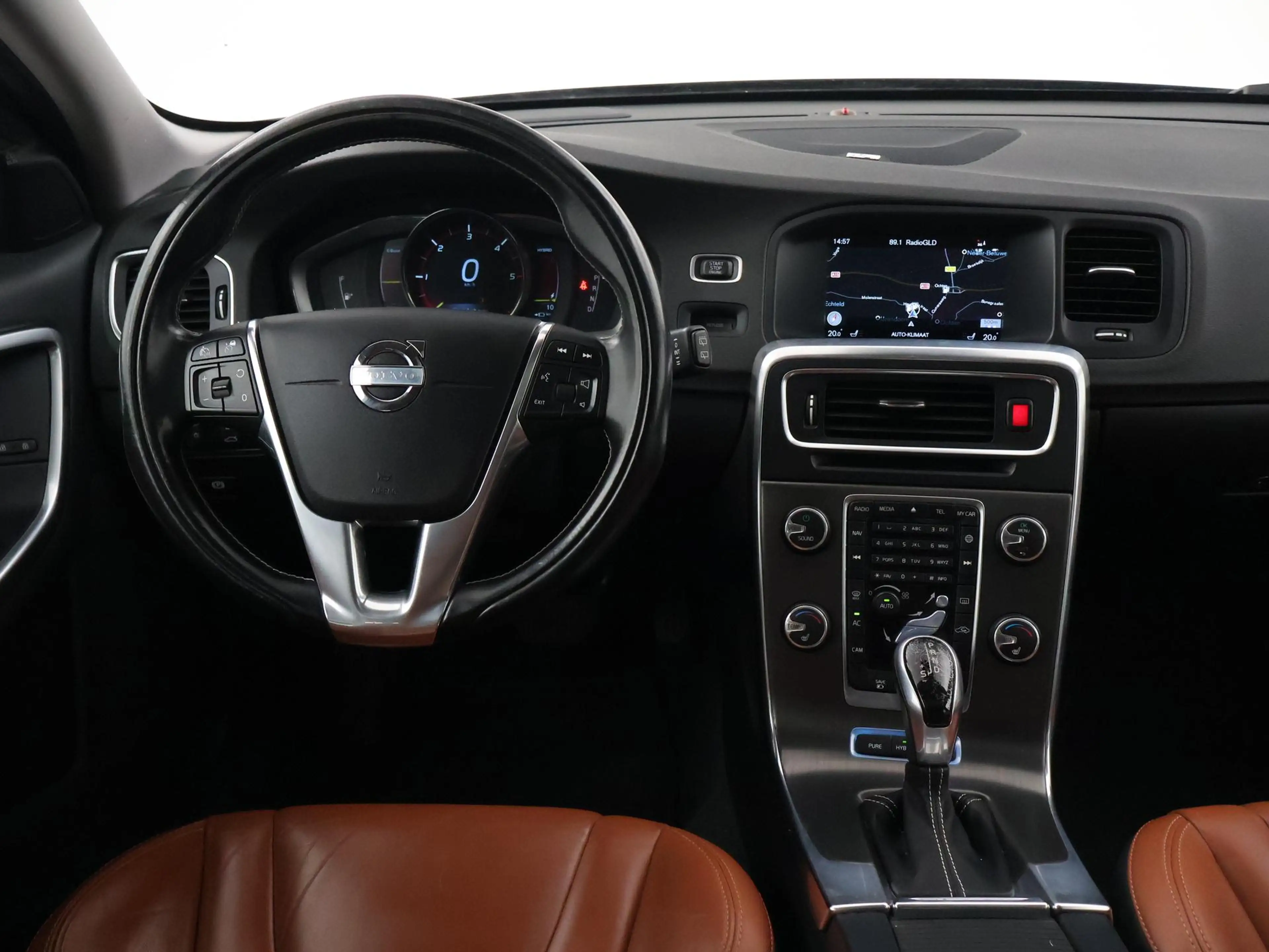 Volvo V60 2.4 D6 AWD PLUG-IN AMBER BLACK + COGNAC LEDER | AD — photo 24