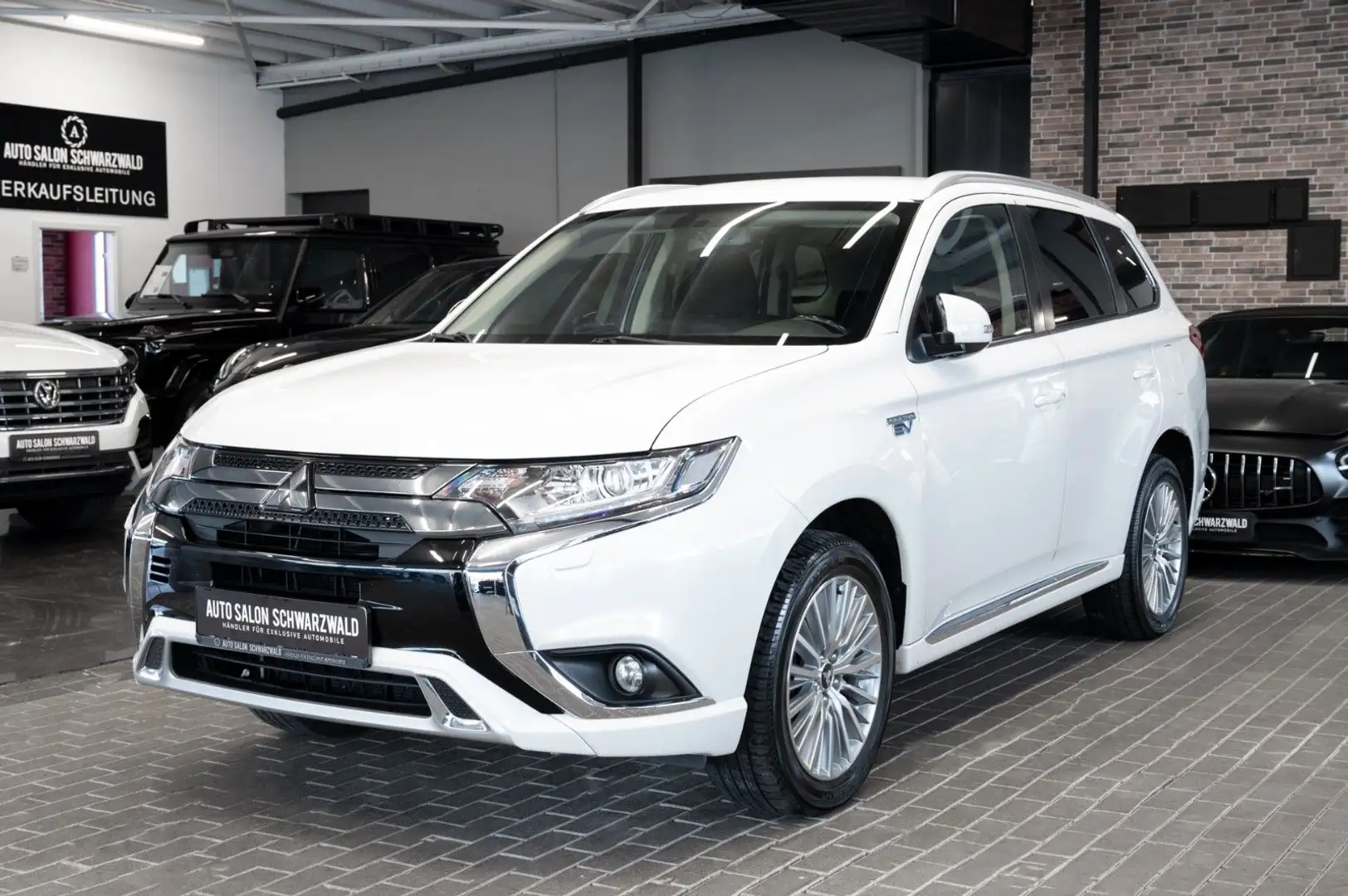 Mitsubishi Outlander PHEV 4WD|RÜCKFAHRKAMERA|CARPLAY|2.HAND Fehér - 2