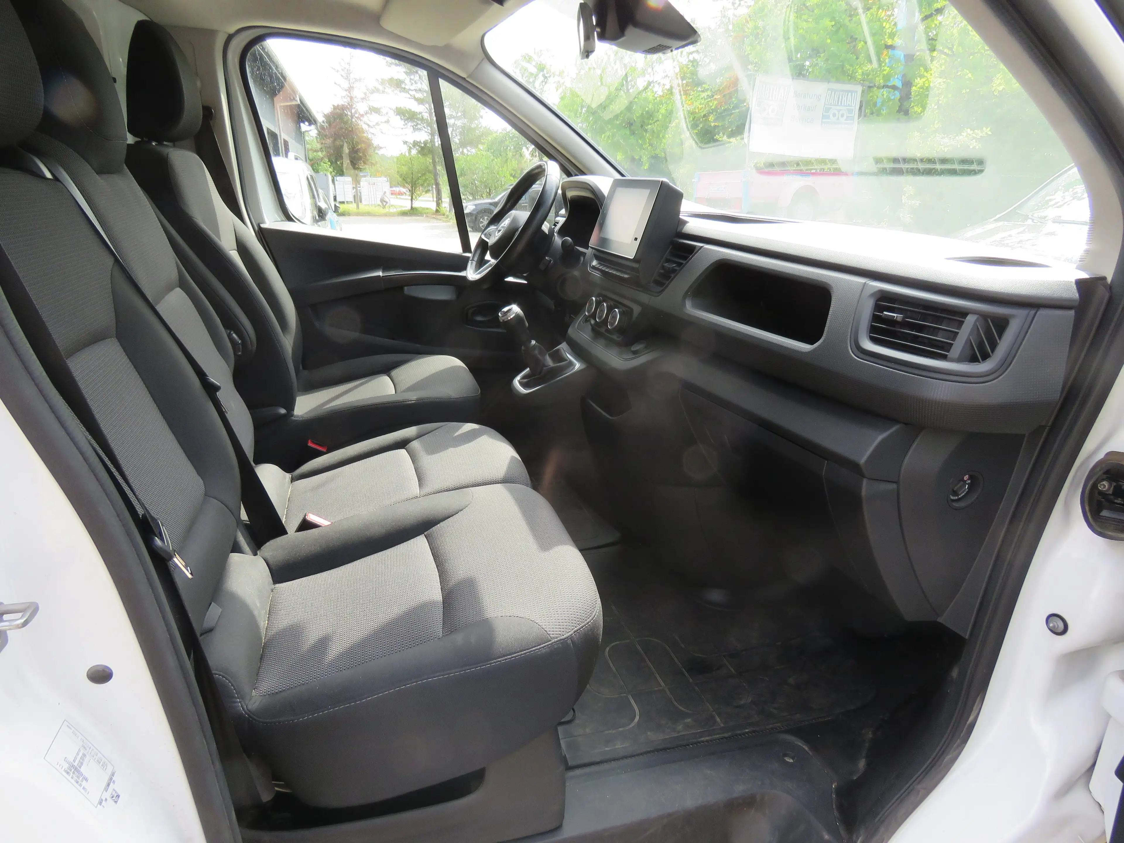 Nissan Primastar Kasten L2H1 3,0t N-Connecta 150PS 6MT Rückfahrkamera — photo 14