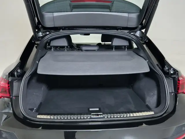 Audi Q3 view 13