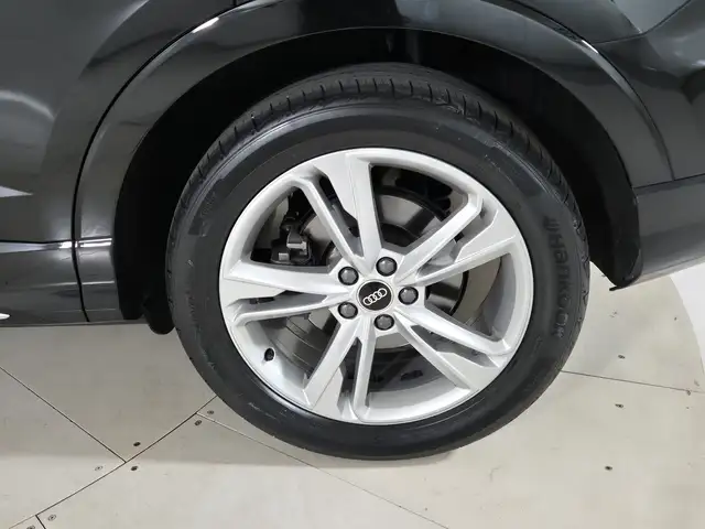 Audi Q3 view 14